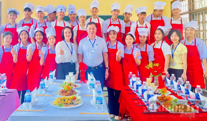 Học nghề gắn với việc làm nâng cao thu nhập