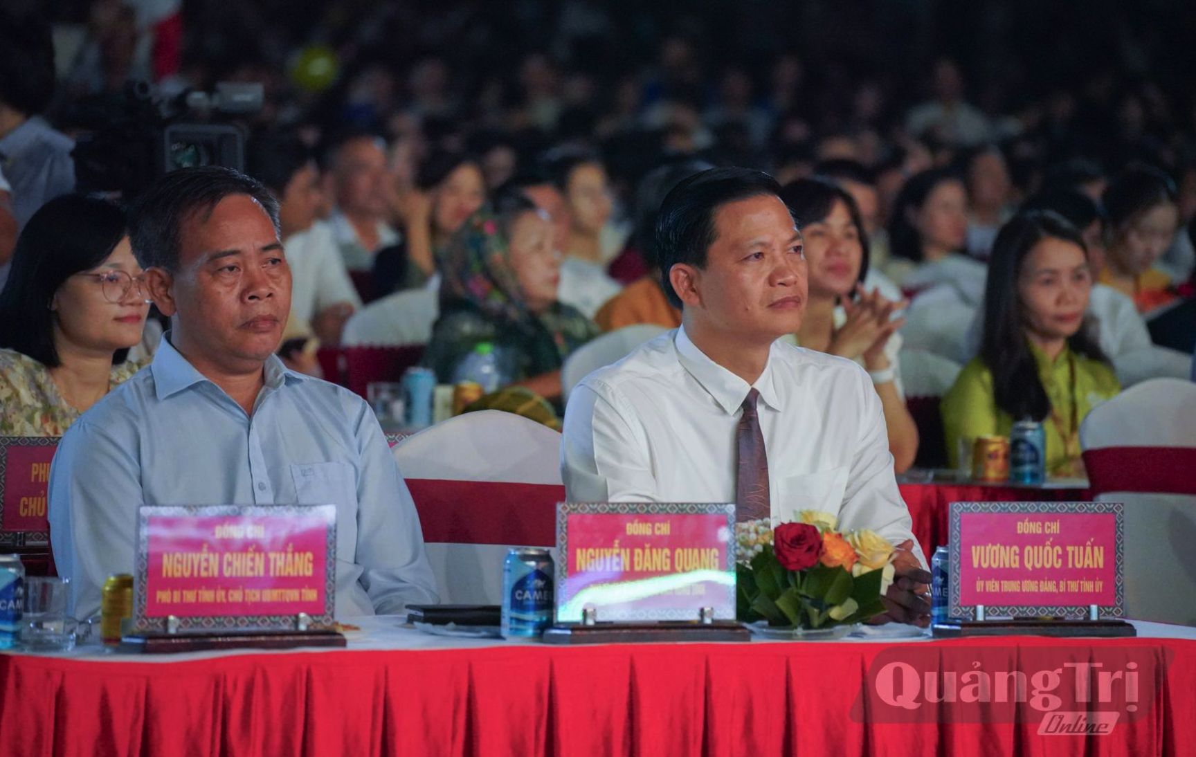 Các đại biểu tham dự lễ khai mạc - Ảnh: Lê Trường