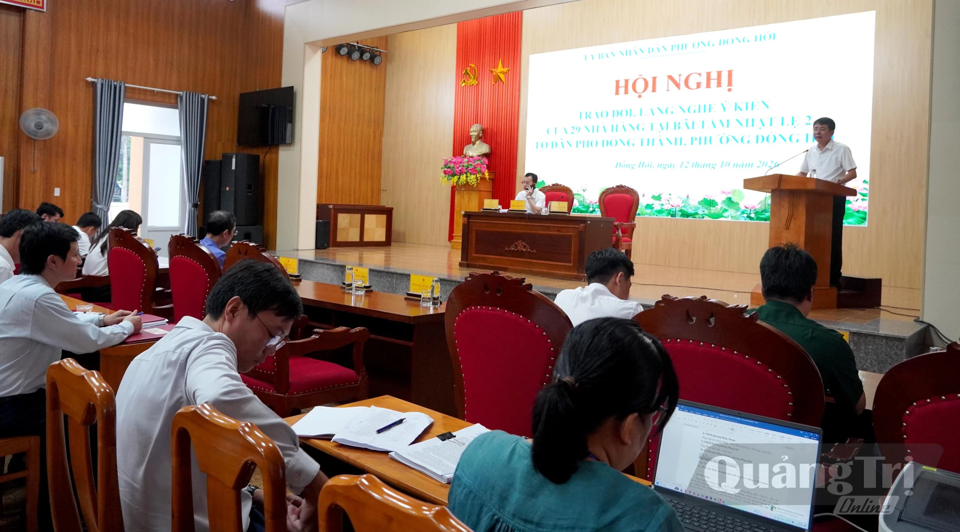 Đồng chí Chủ tịch UBND phường Đồng Hới Hoàng Ngọc Đan mong muốn các tổ chức, cá nhân hiểu rõ và phối hợp thực hiện chủ trương thu hồi đất - Ảnh: H.Tr