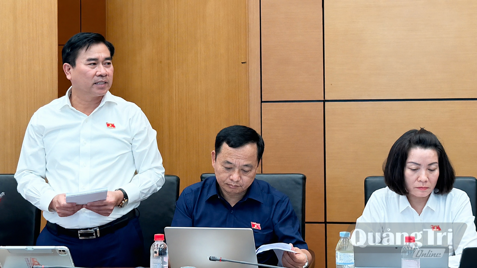 Đồng chí Võ Tiến Nghị, Phó Tư lệnh Bộ đội Biên phòng góp ý hoàn thiện dự thảo Luật Bảo vệ công trình quan trọng liên quan đến an ninh quốc gia - Ảnh: CTV