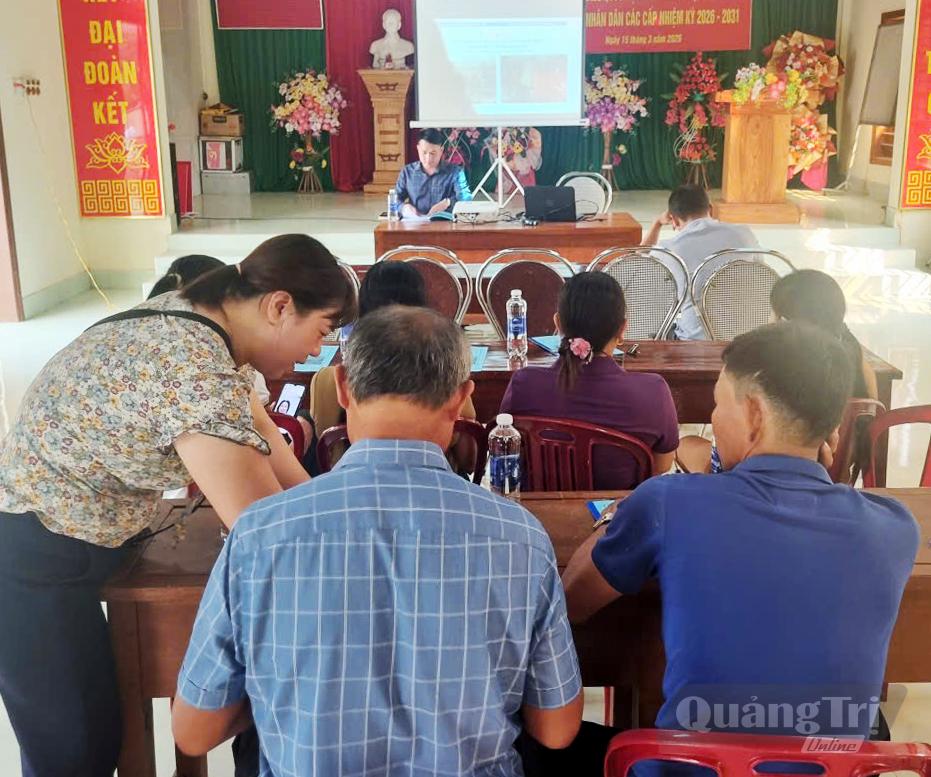 Tập huấn nuôi lợn thịt tiêu chuẩn VietGAHP cho hộ nông dân xã Vĩnh Hoàng - Ảnh: N.V.N  