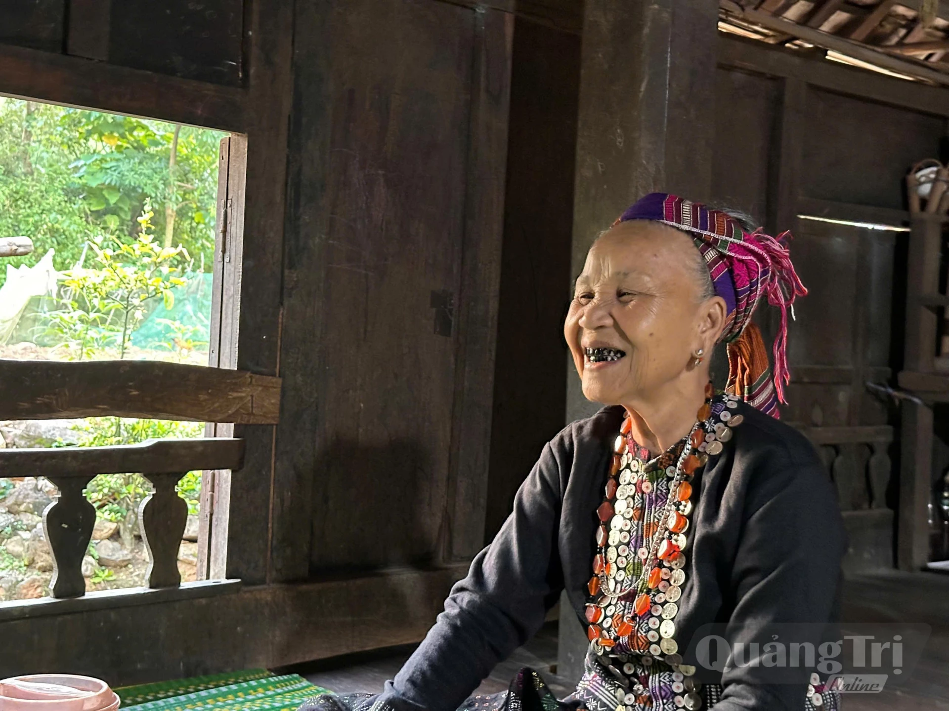 Nữ già làng Hồ Thị Phuôn ở thôn Xa Lăng, xã Đakrông-Ảnh: H.T