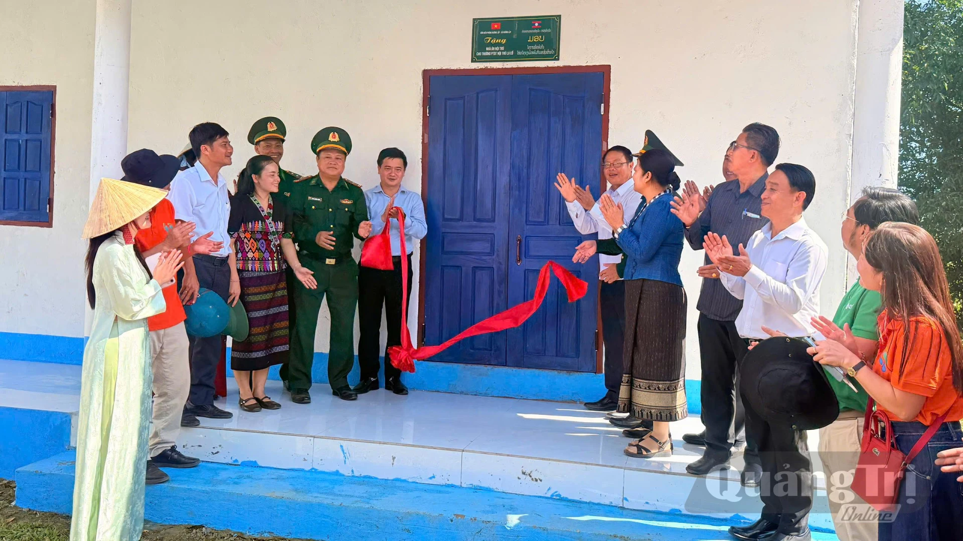 Lễ bàn giao nhà ăn cho trường nội trú Trường PTDT nội trú La Cồ - nước Bạn Lào - Ảnh Hoàng Hùng