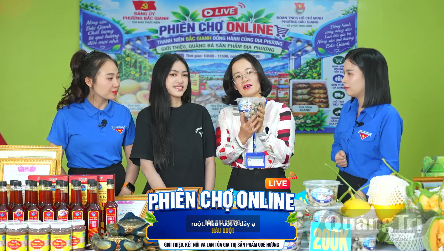 Nhiều sản phẩm đặc trưng của Bắc Gianh tại phiên livestream thu hút khách hàng - Ảnh: N.M