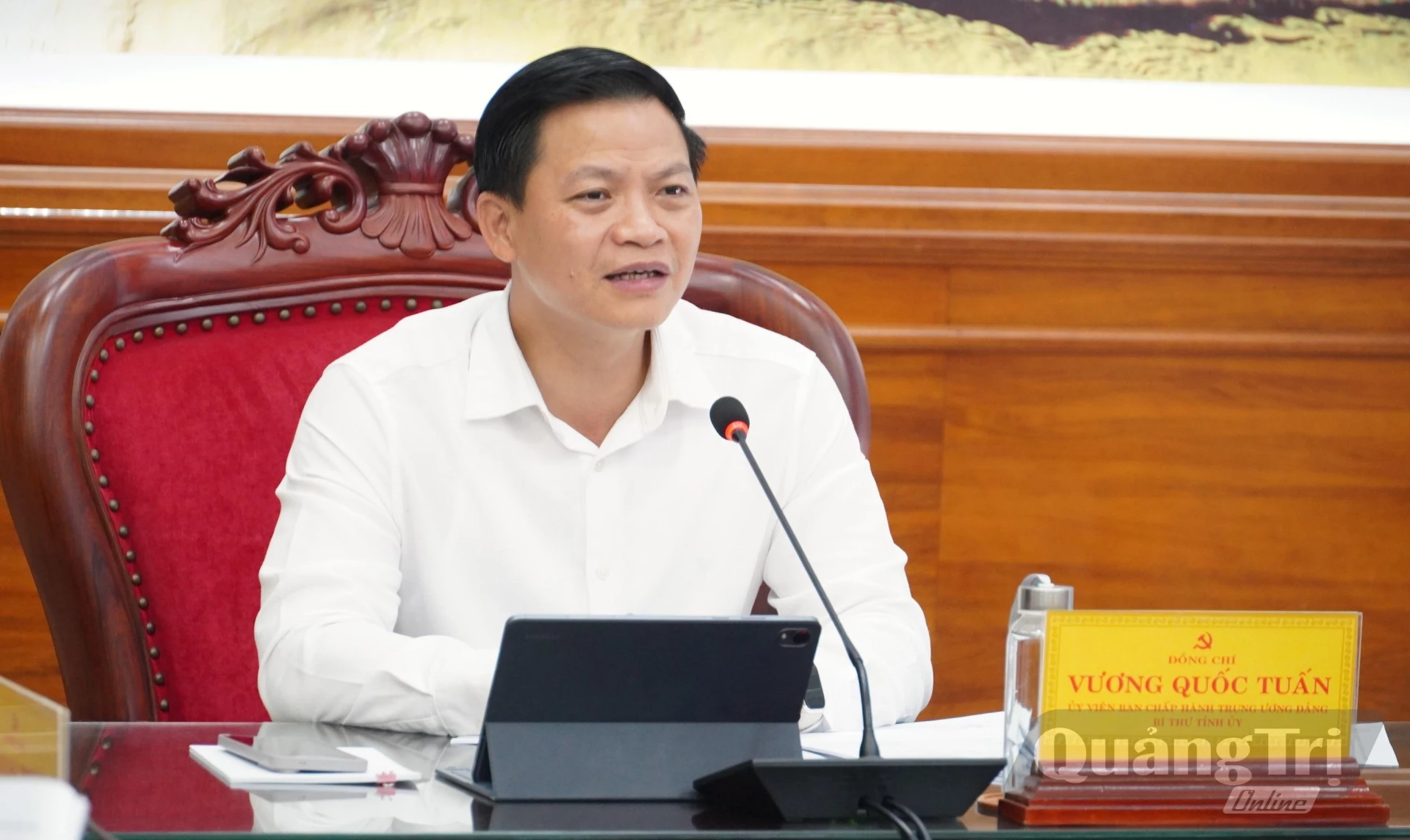 Đồng chí Vương Quốc Tuấn, Bí thư Tỉnh ủy chủ trì và điều hành thảo luận - Ảnh: Q.V