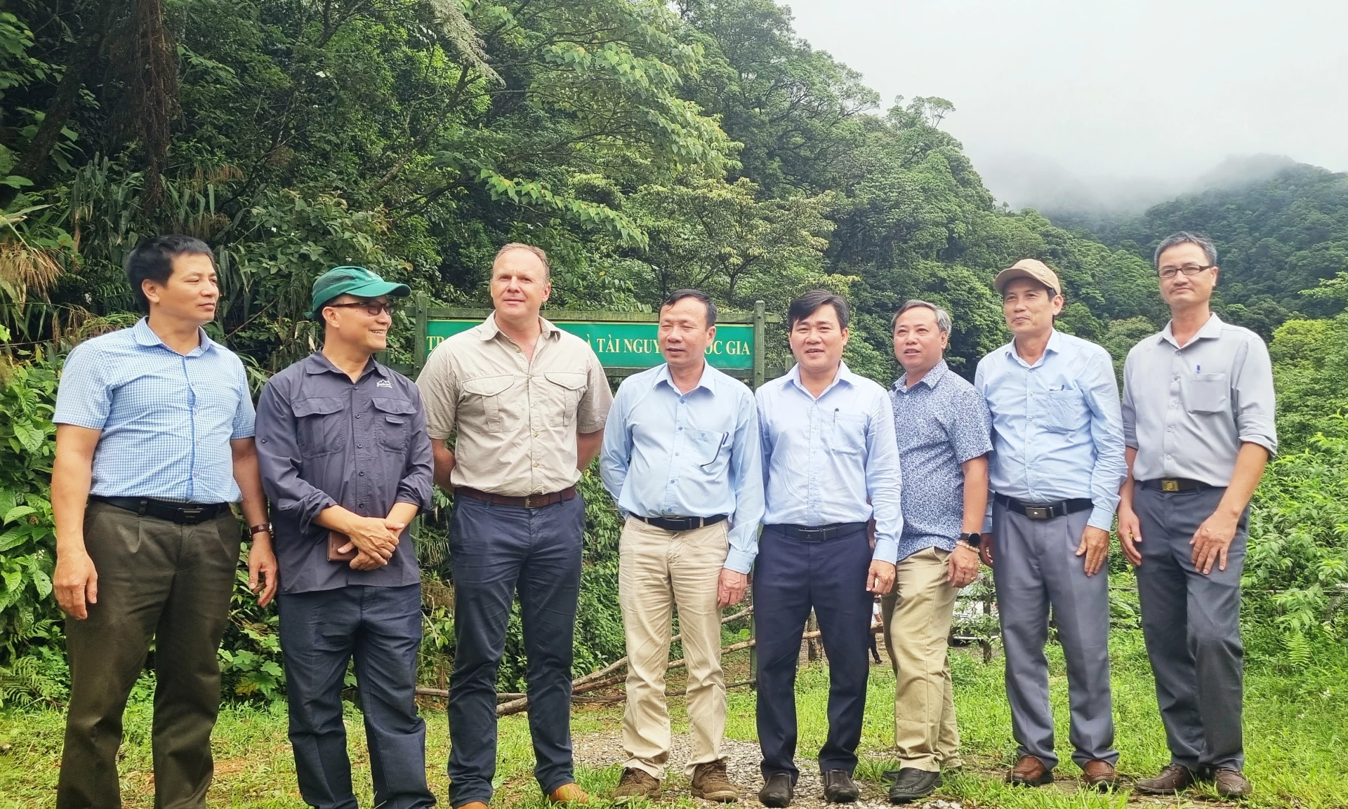 Đoàn công tác tại khu rừng Trường Sơn