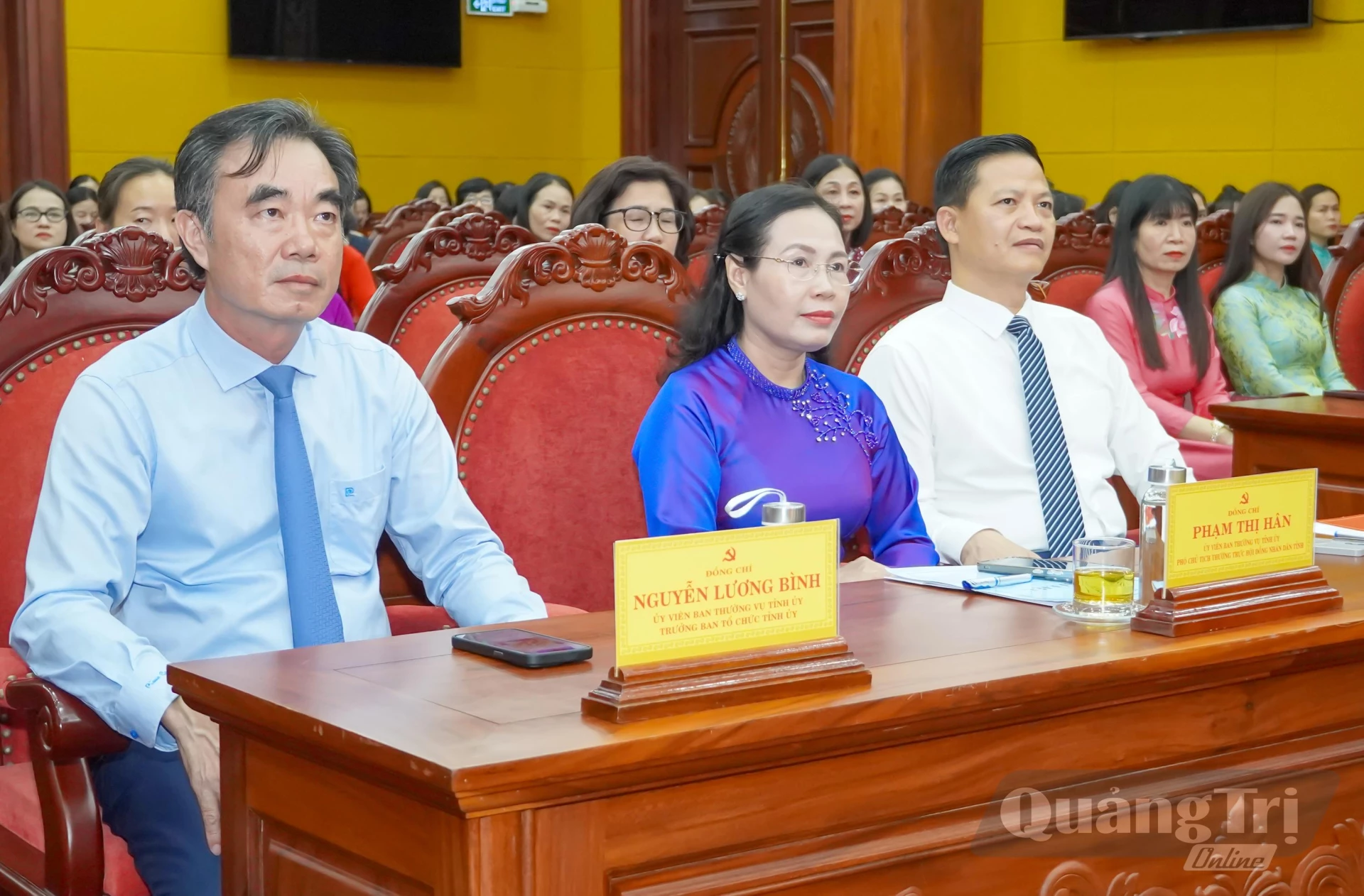 Các đại biểu tham dự buổi gặp mặt - Ảnh: N.H