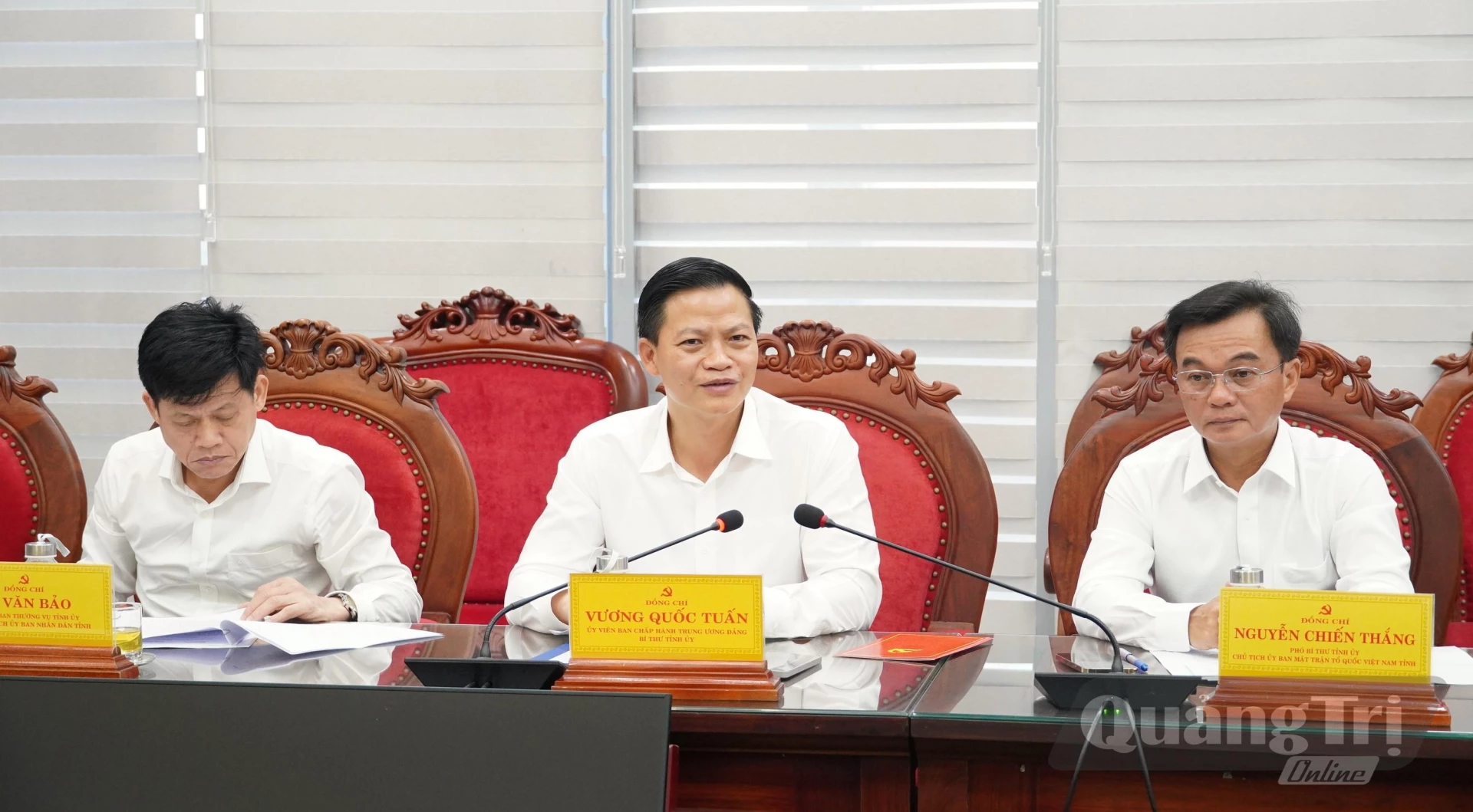 Đồng chí Vương Quốc Tuấn, Bí thư Tỉnh ủy và các đồng chí lãnh đạo tỉnh tham dự buổi làm việc - Ảnh: Q.V