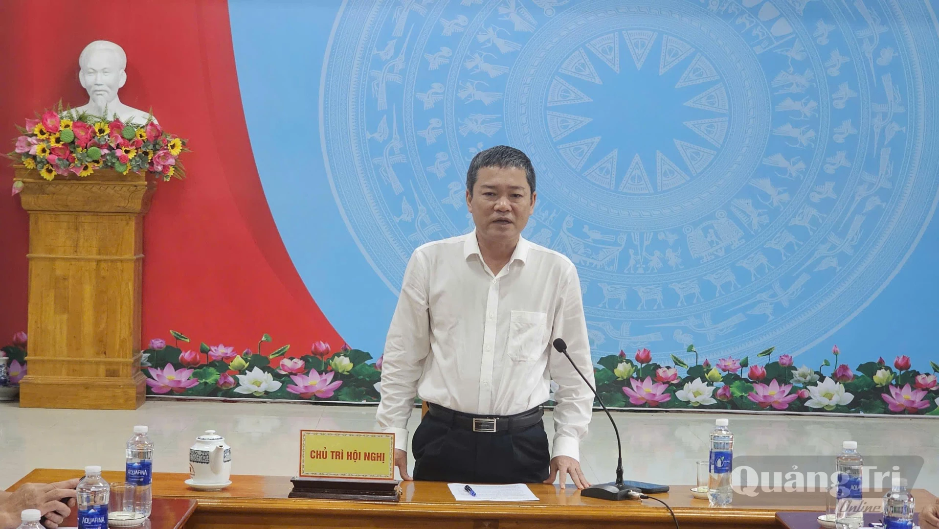 Đồng chí Phan Phong Phú, Phó Chủ tịch UBND tỉnh chỉ đạo tại buổi làm việc-Ảnh: Phan Khiêm