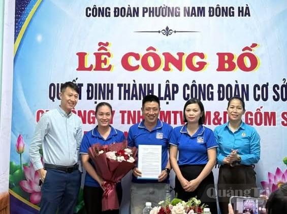 Lễ công bố quyết định thành lập Công đoàn cơ sở Chi nhánh Công ty TNHH MTV thương mại và dịch vụ Gốm sứ Minh Nghĩa Quảng Trị-Ảnh: P.V