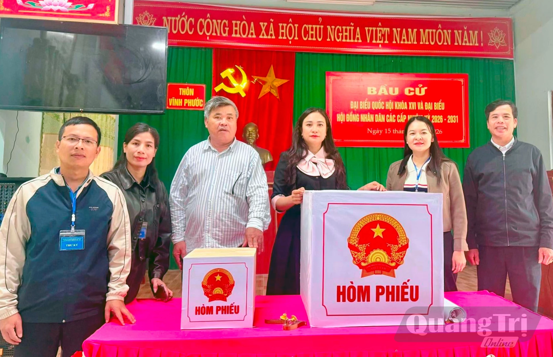 Chị Tuyết Lan luôn sâu sát cơ sở, gần gũi và gắn bó với Nhân dân - Ảnh: P.V