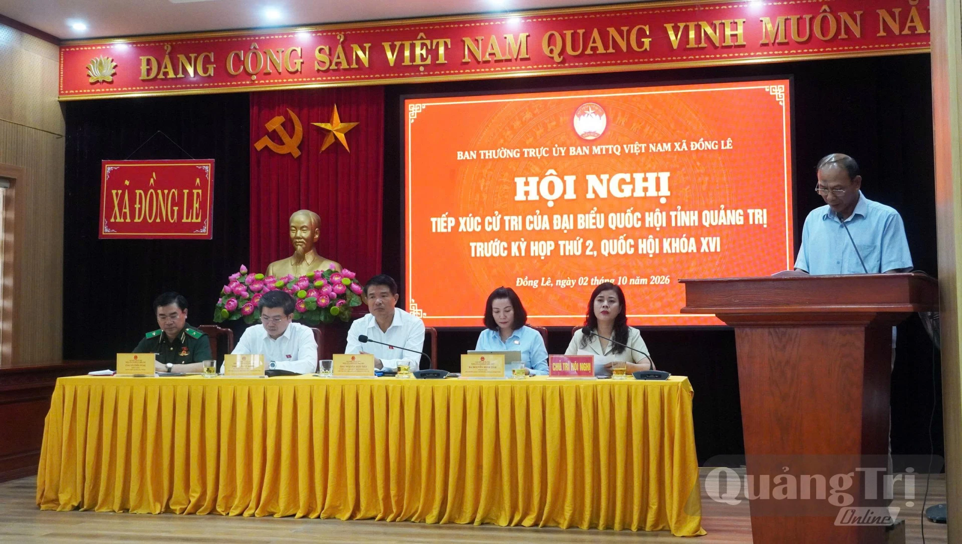 Cử tri xã Đồng Lê phát biểu ý kiến tại buổi tiếp xúc - Ảnh: N.M