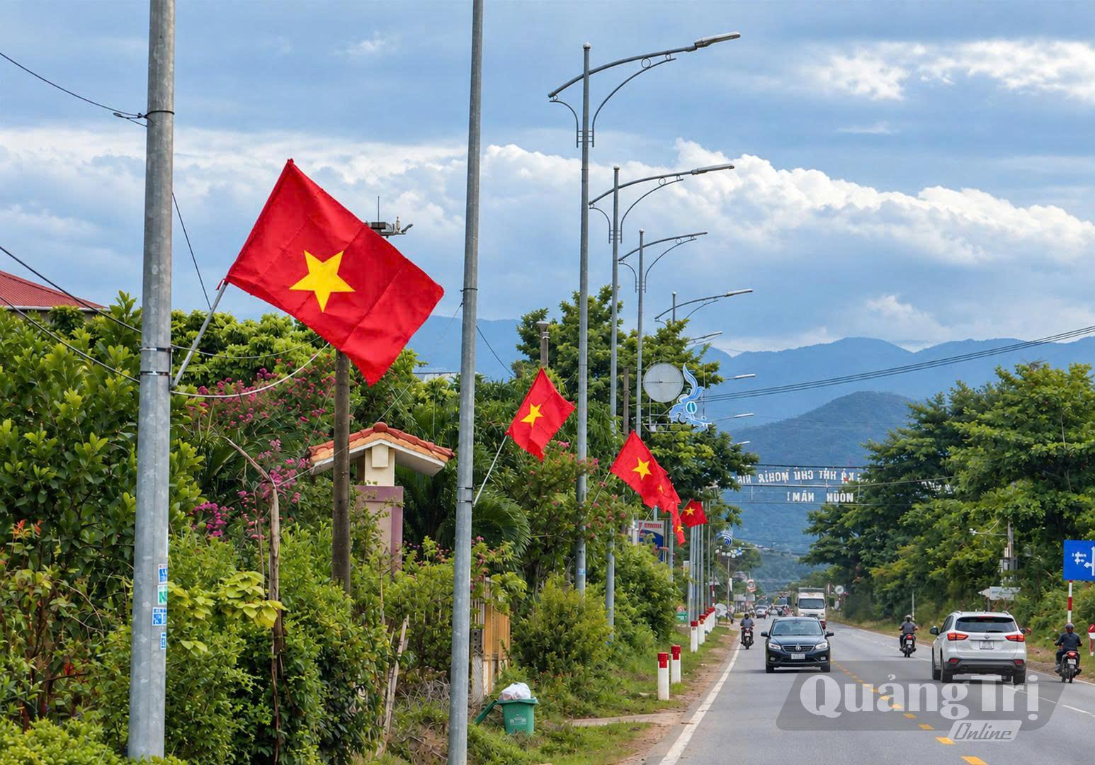 Tổ dân phố Thuận Phước với sắc đỏ của “Đường cờ Tổ quốc trên cao” - Ảnh: H.Tr