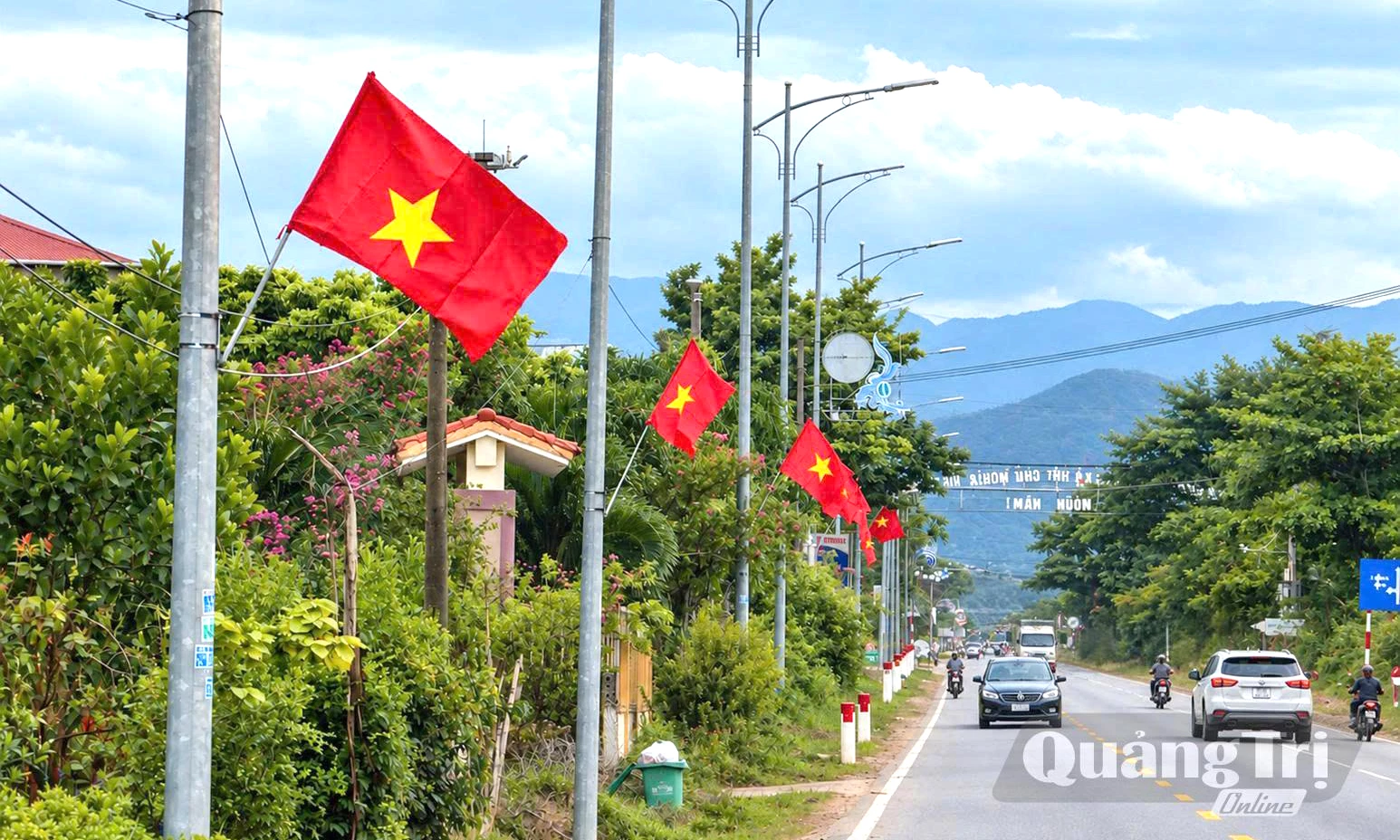 Đường cờ Tổ quốc, sắc thắm đỏ quê hương