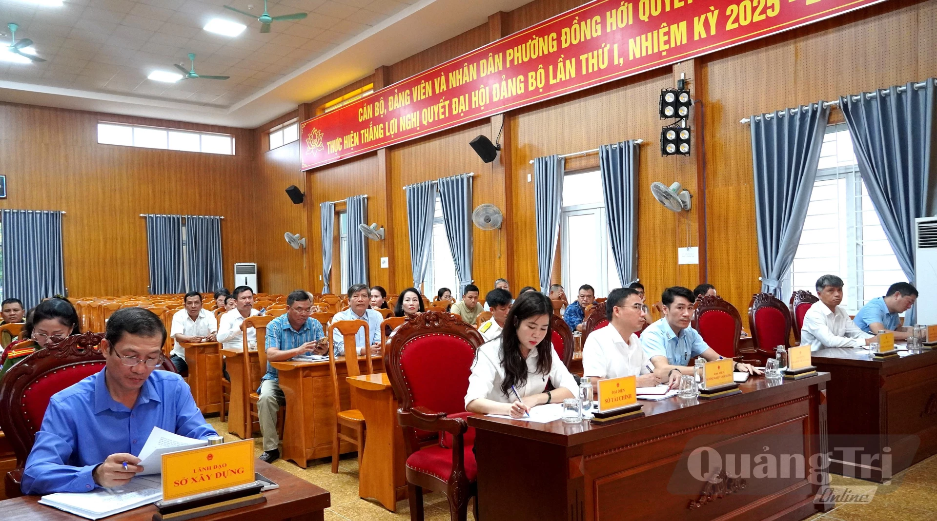 Đại diện các sở, ngành, đơn vị và các hộ kinh doanh liên quan tham dự - Ảnh: H.Tr