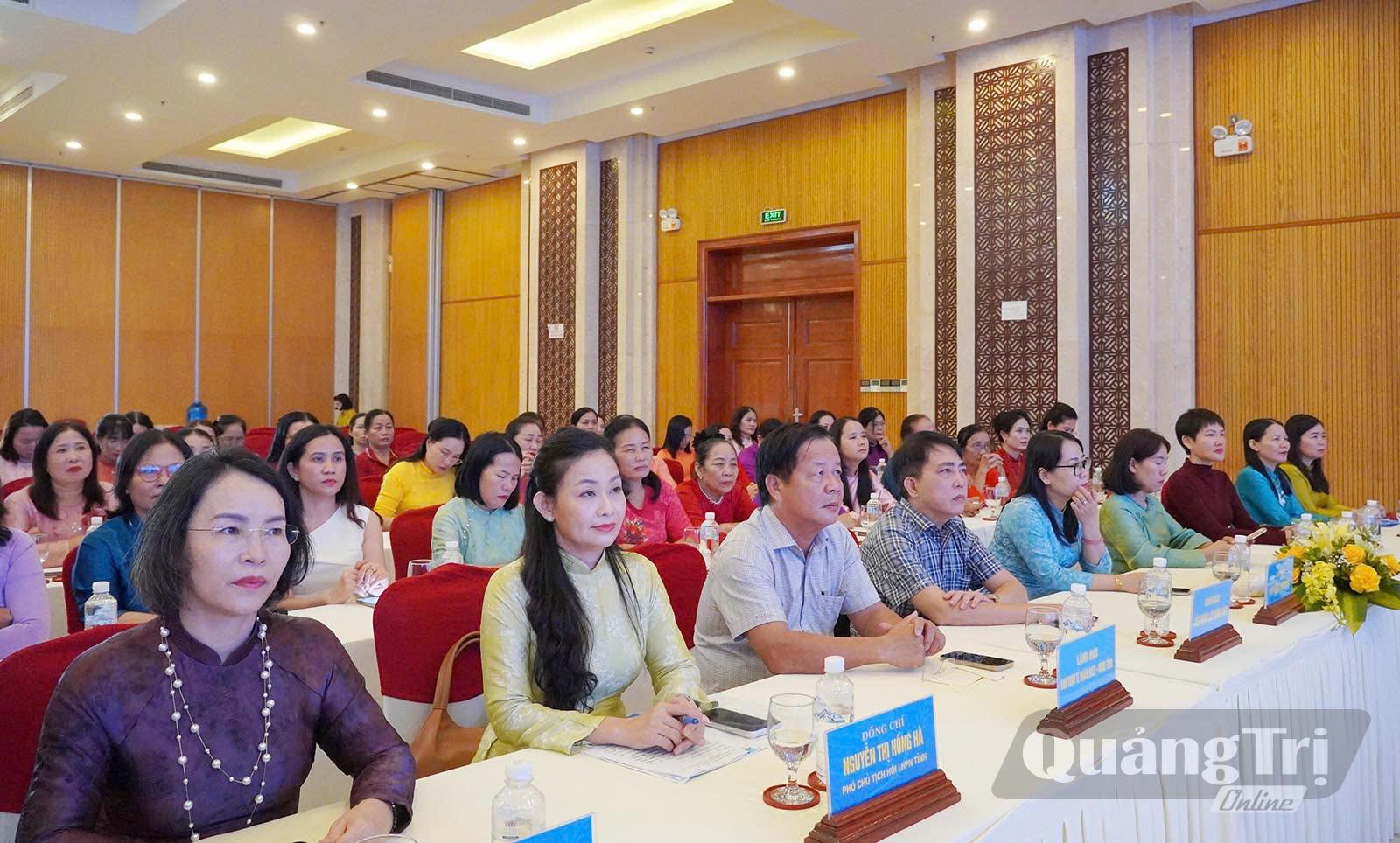 Các đại biểu tham dự diễn đàn - Ảnh: LT