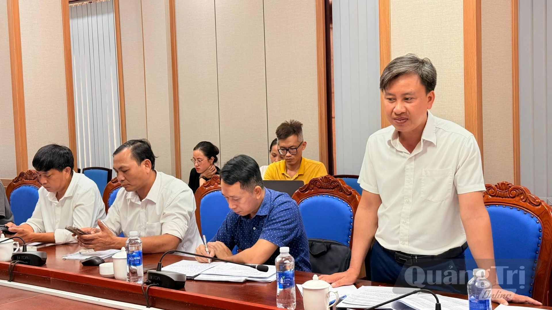 Lãnh đao Ngân hàng Agribank chi nhánh Hướng Hóa cam kết tài trợ giải thưởng cho hội thi - Ảnh: Hoàng Hùng