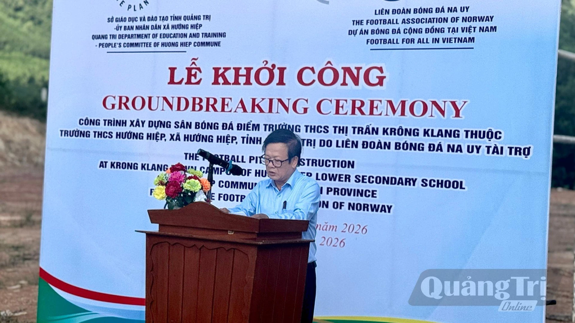 Đại diện lãnh đạo Sở GD&ĐT tỉnh Quảng Trị phát biểu tại buổi lễ - Ảnh: MT