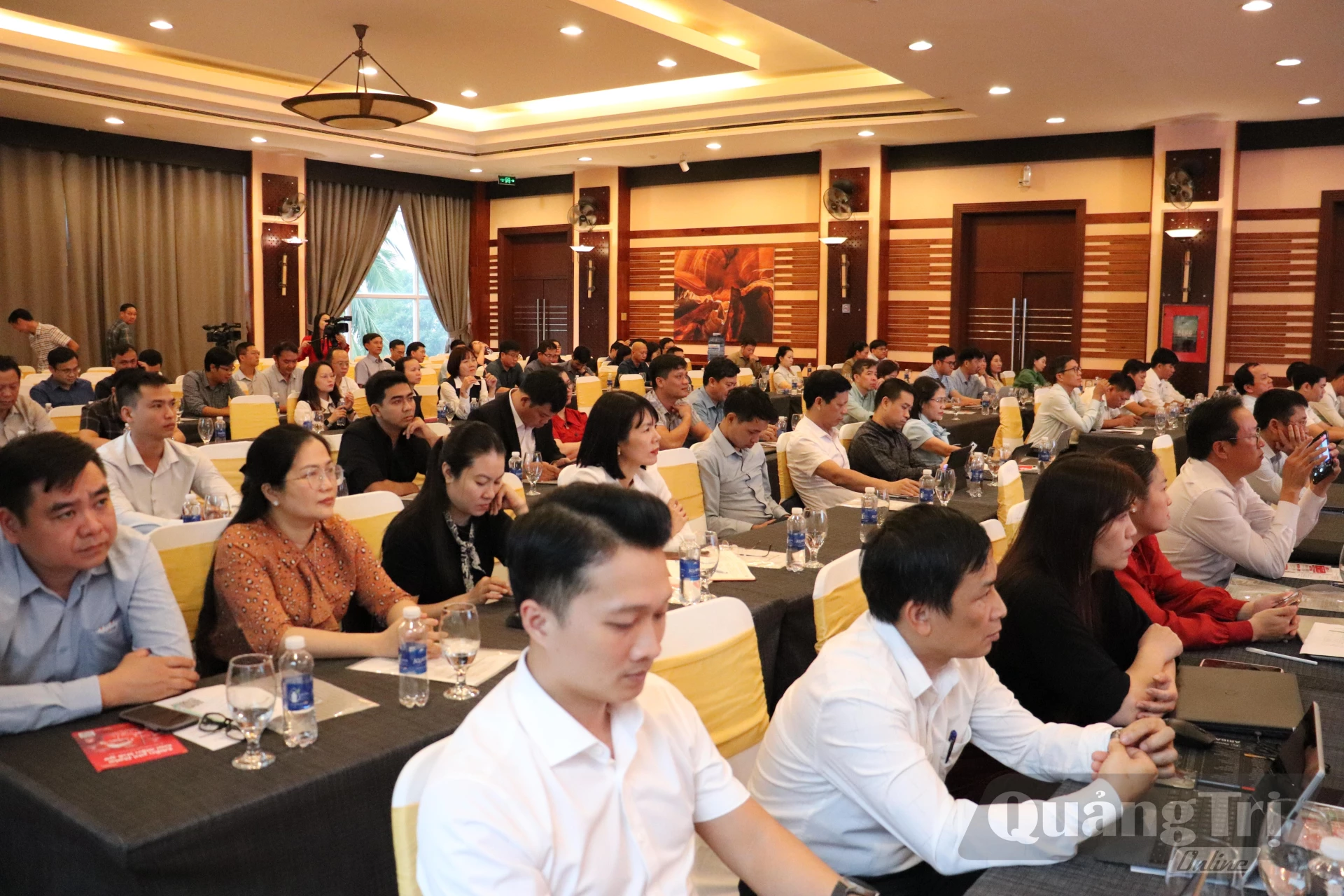 Các đại biểu tham gia hội thảo - Ảnh: LT