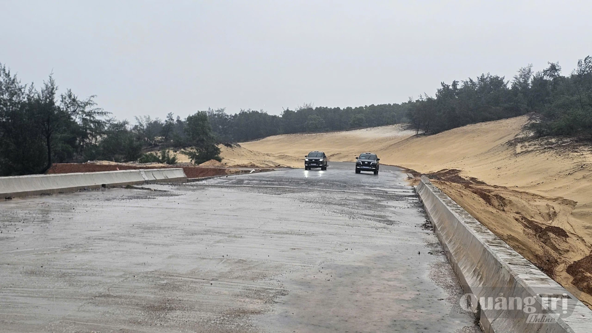 Toàn tuyến đã hoàn thành thảm lớp nhựa trên 62 km-Ảnh: Phan Khiêm