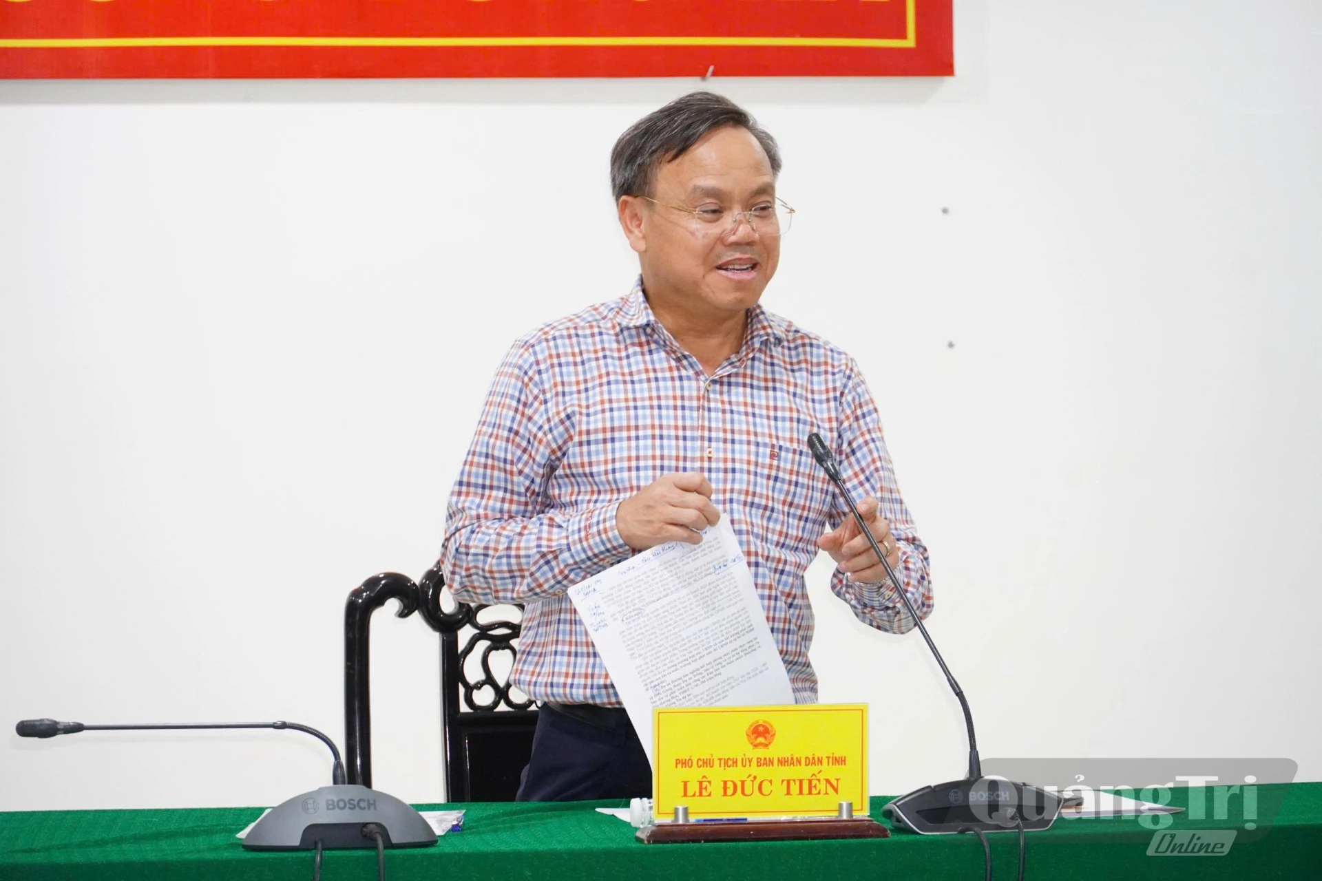 Đồng chí Lê Đức Tiến, Phó Chủ tịch UBND tỉnh phát biểu tại cuộc họp - Ảnh: MT