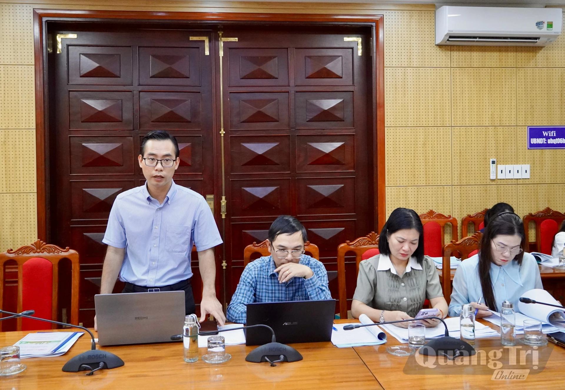 Lãnh đạo Ban Quản lý Khu kinh tế tỉnh phát biểu tại buổi làm việc - Ảnh: H.N