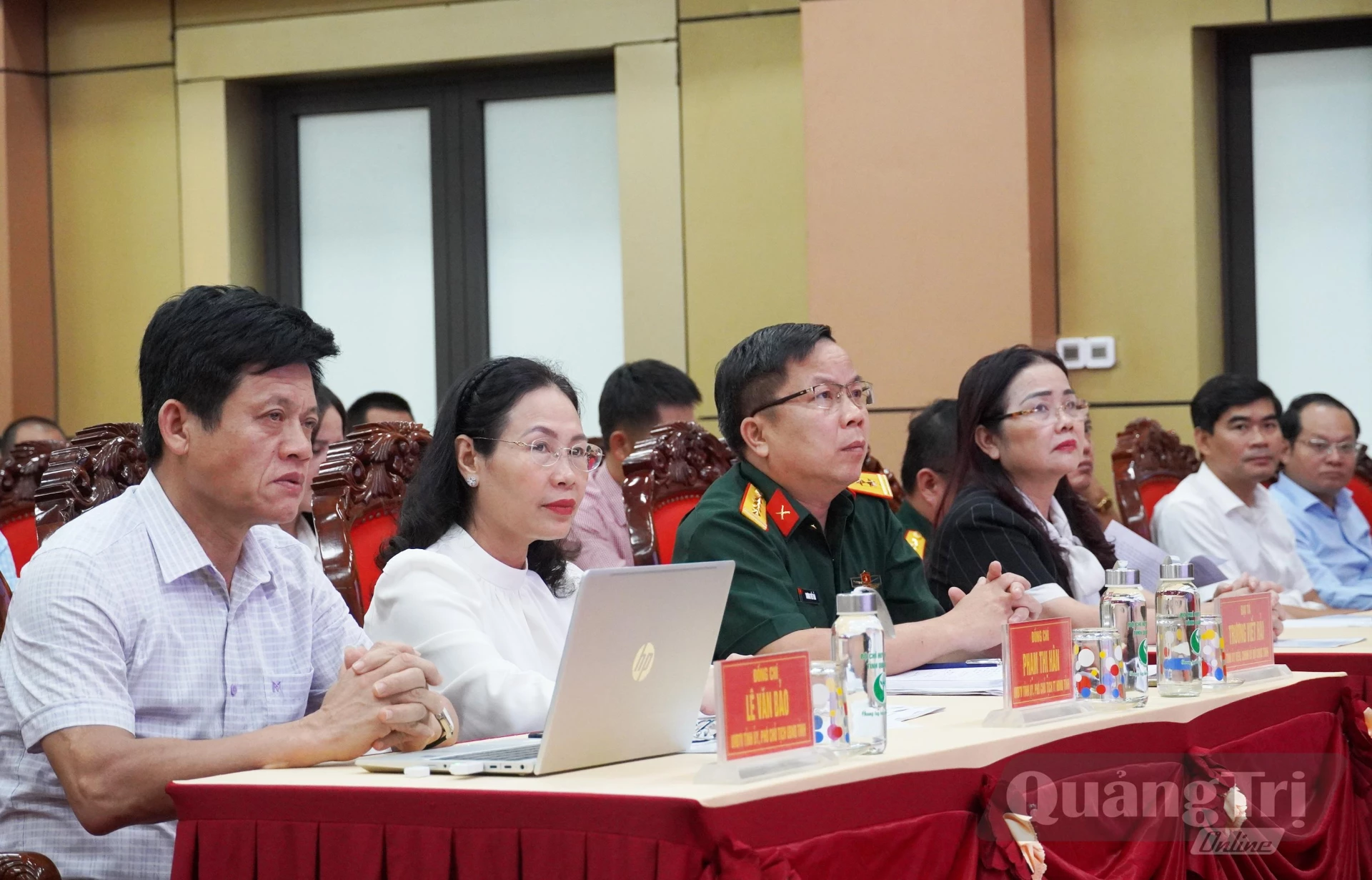 Các Đồng chí Bí thư Tỉnh ủy Vương Quốc Tuấn dự và chỉ đạo hội nghị - Ảnh: X.P