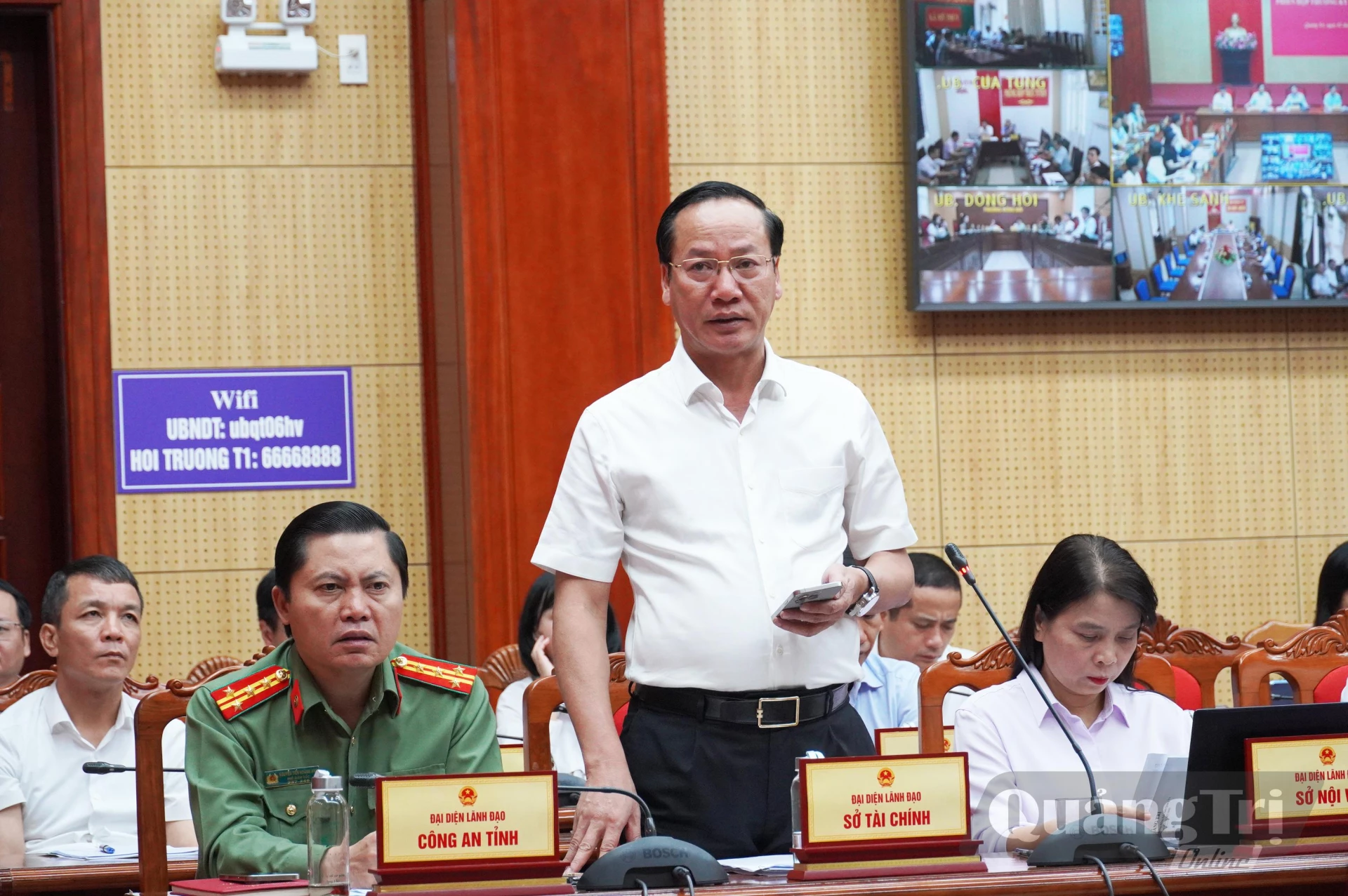 Đại diện lãnh đạo Sở tài chính báo cáo tiến độ  giải ngân vốn đầu tư công - Ảnh: X.P
