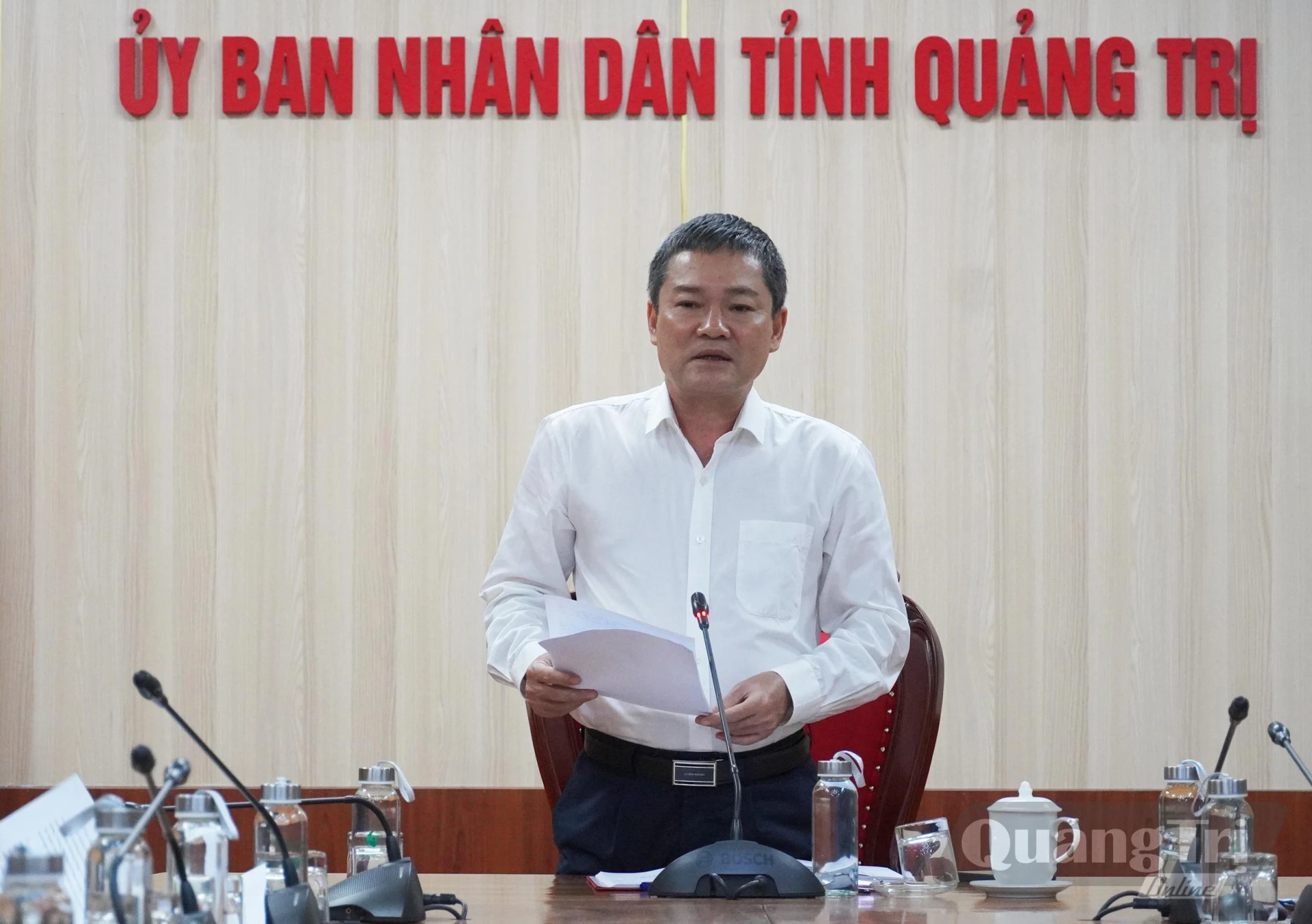 Đồng chí Phan Phong Phú, Phó Chủ tịch UBND tỉnh chủ trì buổi làm việc - Ảnh: X.P