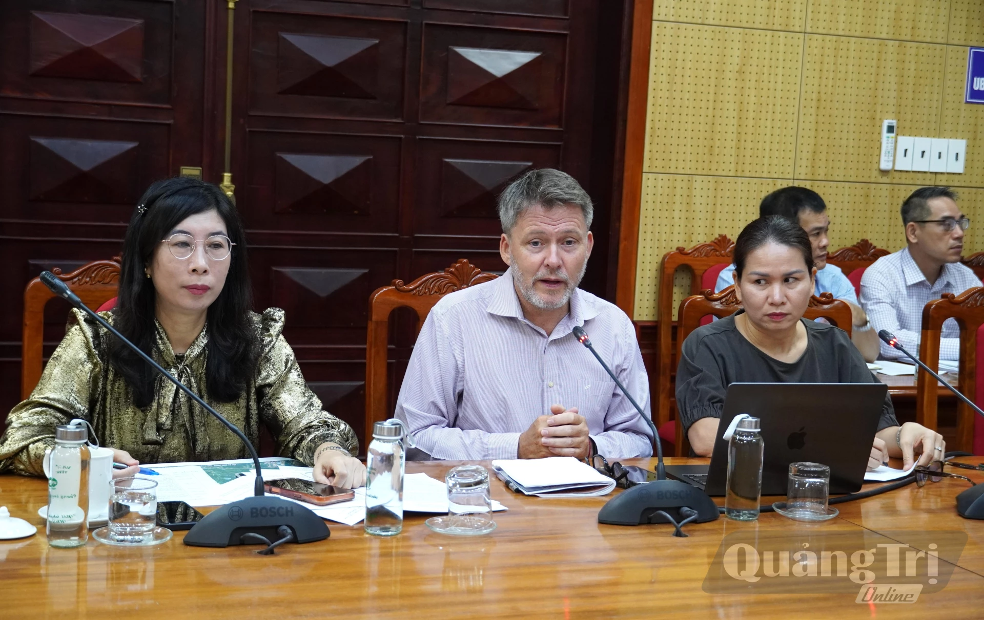 Đại diện Ngân hàng ADB phát biểu tại buổi làm việc - Ảnh: H.N