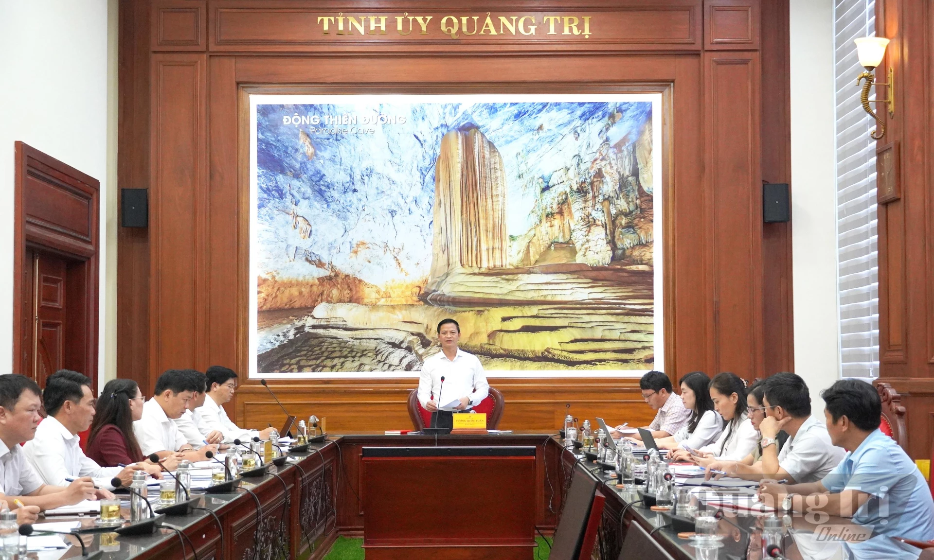 Đồng chí Vương Quốc Tuấn, Uỷ viên Trung ương Đảng, Bí thư Tỉnh uỷ phát biểu kết luận tại buổi làm việc - Ảnh: X.P