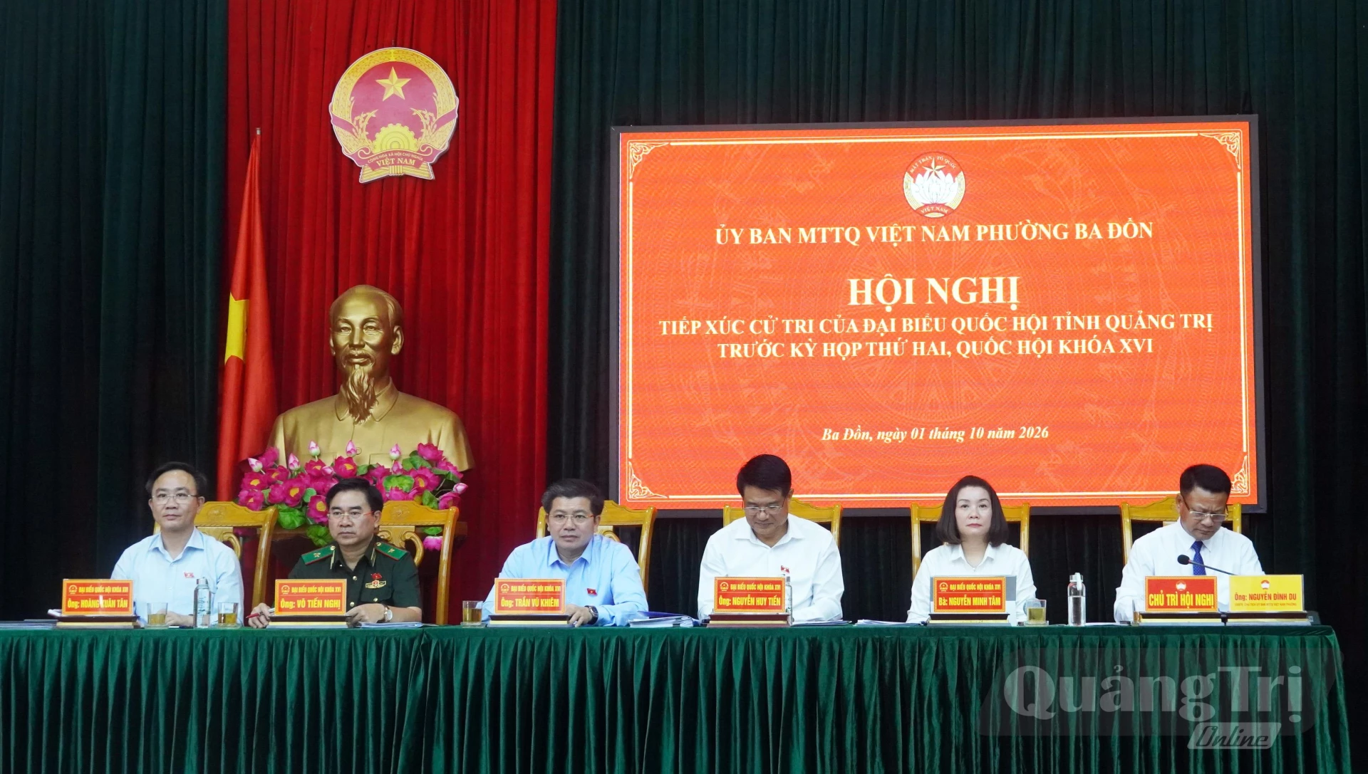 Các đại biểu chủ trì hội nghị - Ảnh: N.M