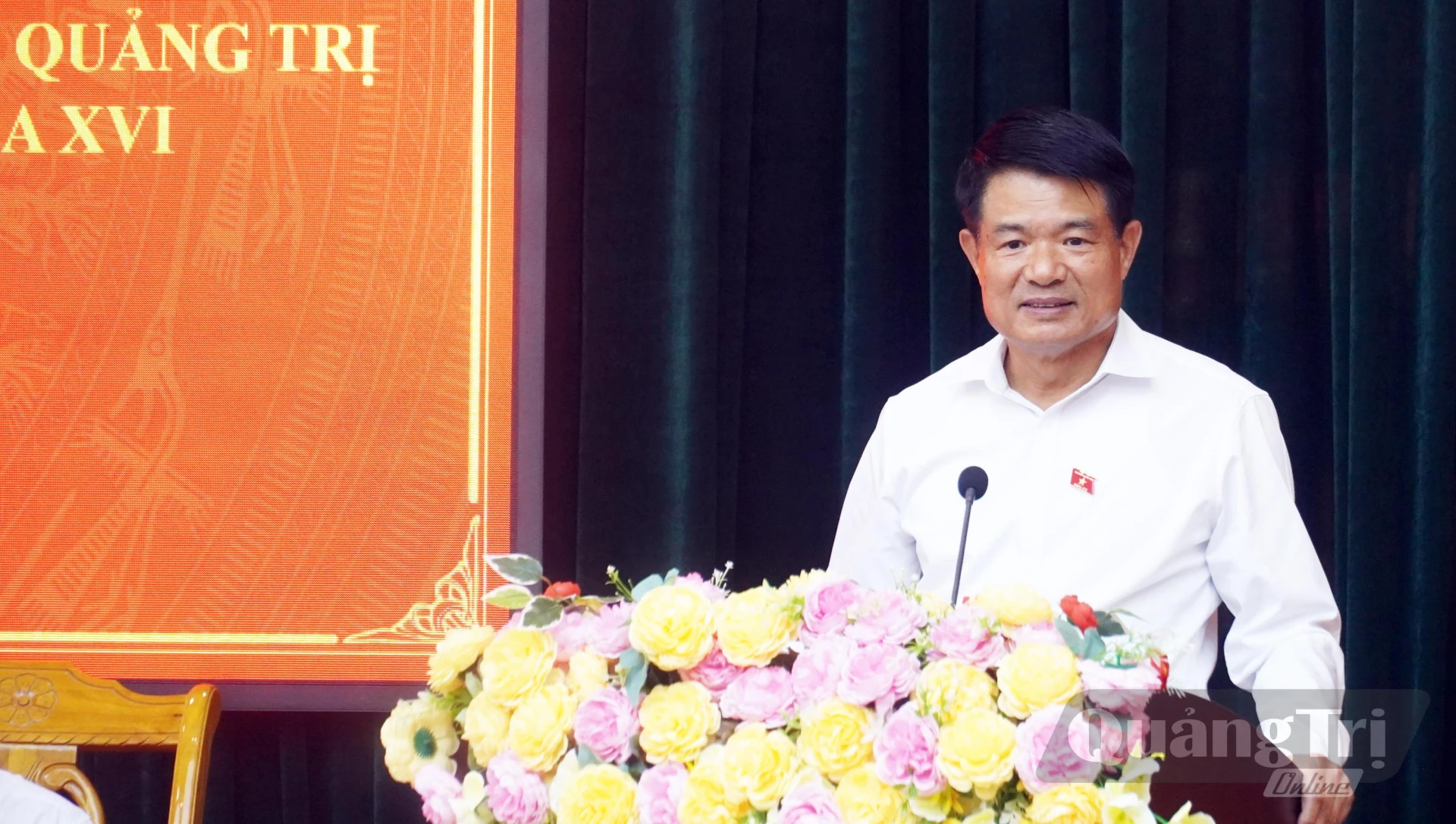 Đồng chí Nguyễn Huy Tiến, Ủy viên Trung ương Đảng, Viện trưởng Viện Kiểm sát nhân dân tối cao ghi nhận các kiến nghị của cử tri - Ảnh: N.M