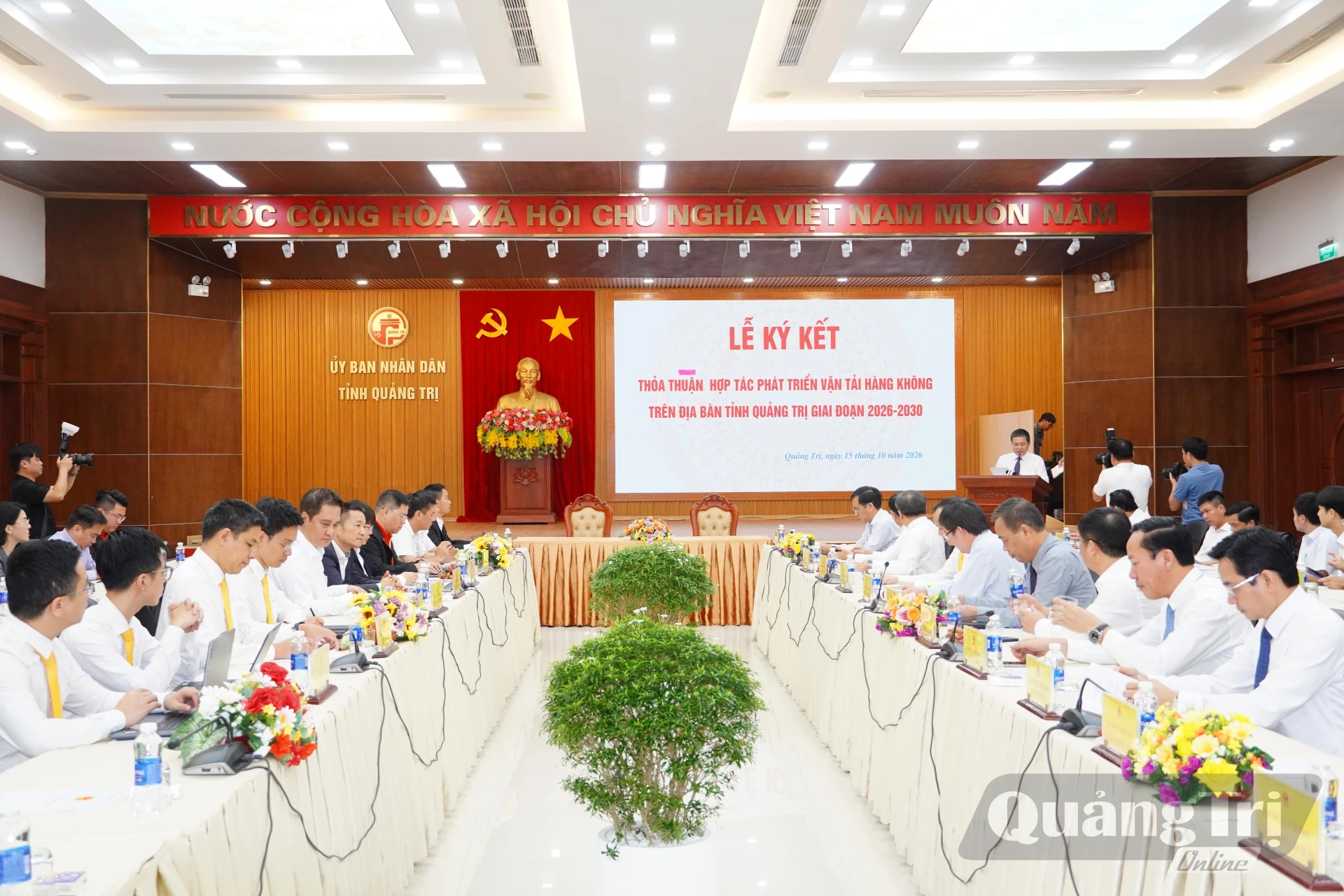 Toàn cảnh lễ ký kết - Ảnh: T.P