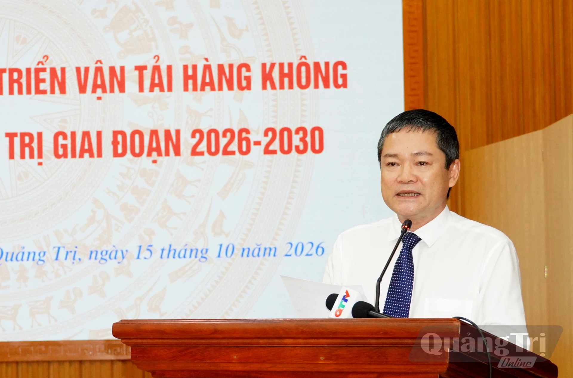 Đồng chí Phan Phong Phú, Phó Chủ tịch UBND tỉnh phát biểu tại lễ ký kết - Ảnh: T.P