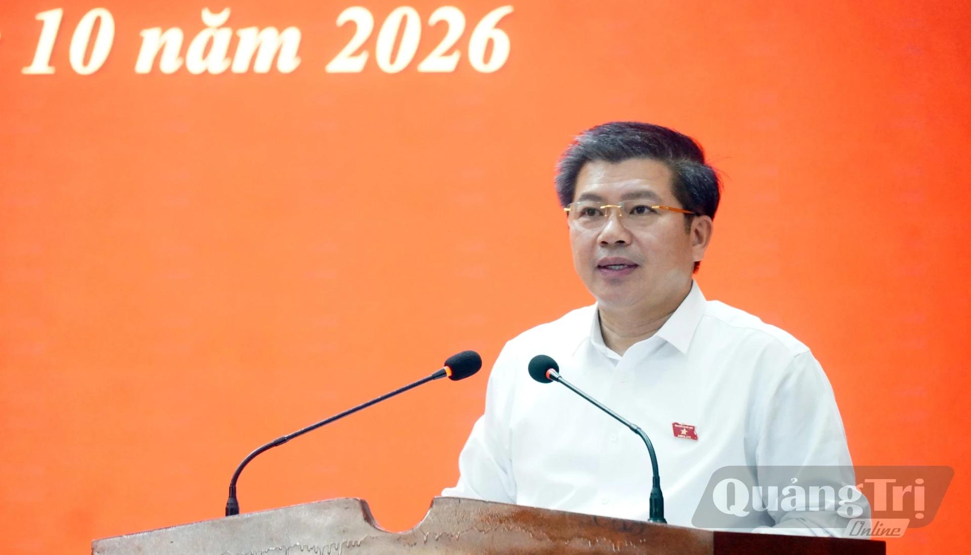 Đồng chí Trần Vũ Khiêm, Phó Bí thư Thường trực Tỉnh ủy, Trưởng đoàn ĐBQH tỉnh phát biểu tại hội nghị - Ảnh: N.M