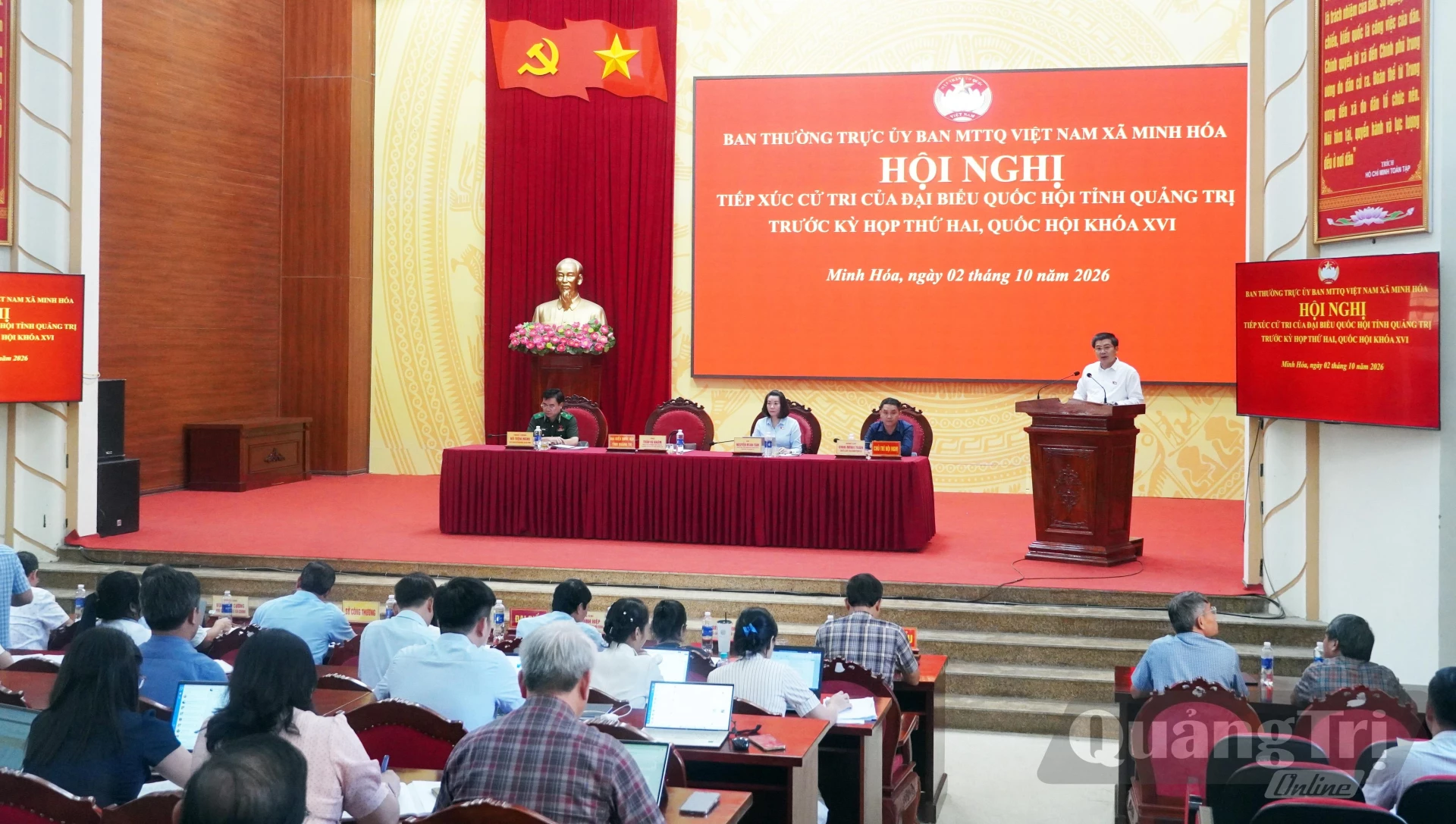 Quang cảnh hội nghị tiếp xúc cử tri tại xã Minh Hóa - Ảnh: N.M