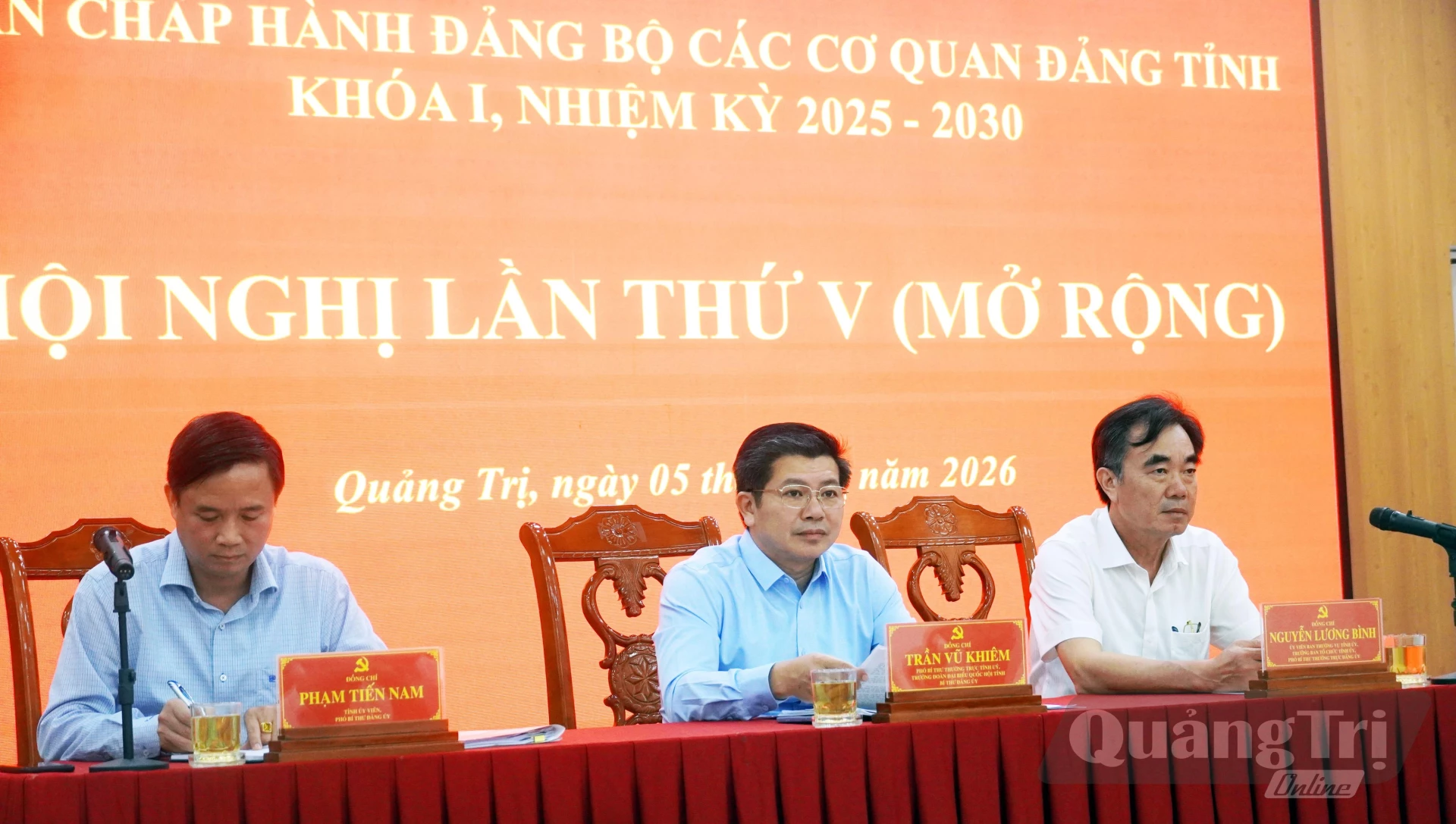 Các đồng chí chủ trì hội nghị - Ảnh - N.M