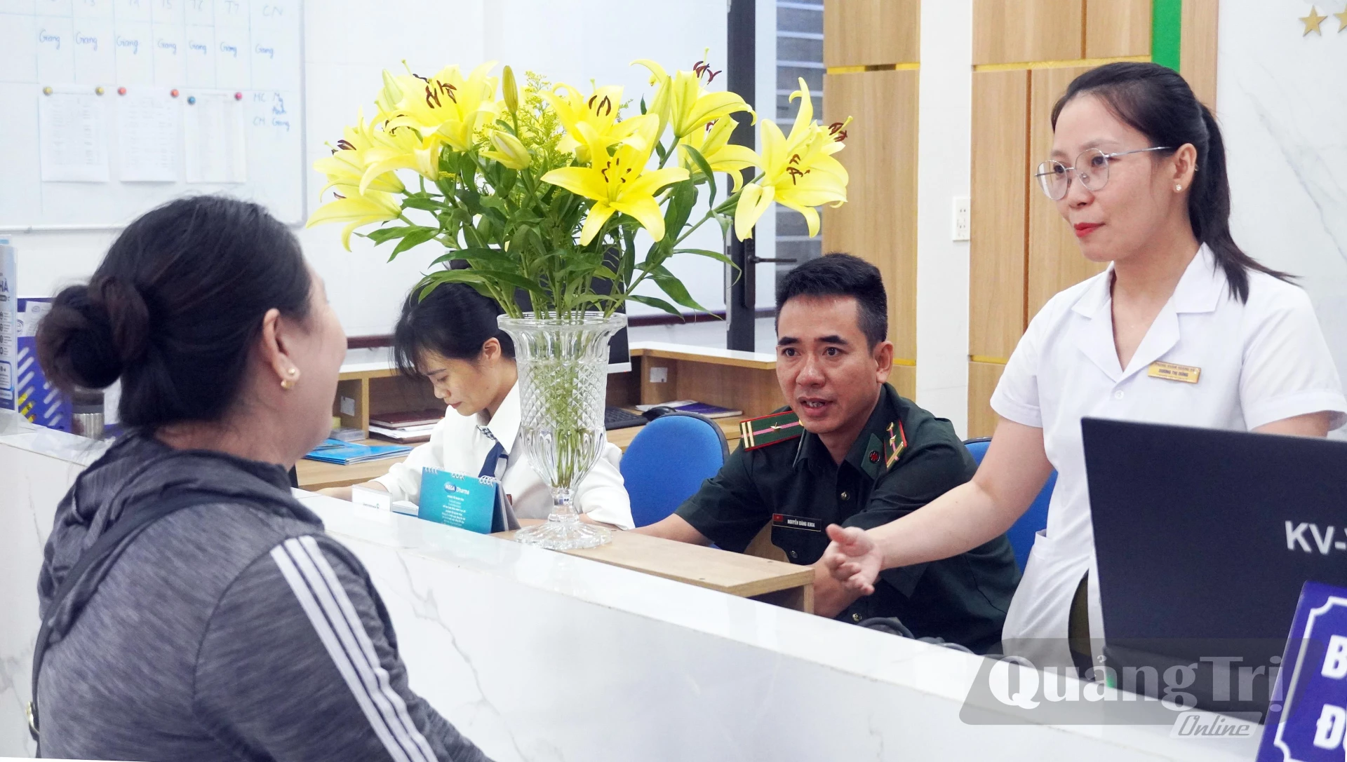 Hội viên Phụ nữ được tư vấn tại chương trình - Ảnh: N.M