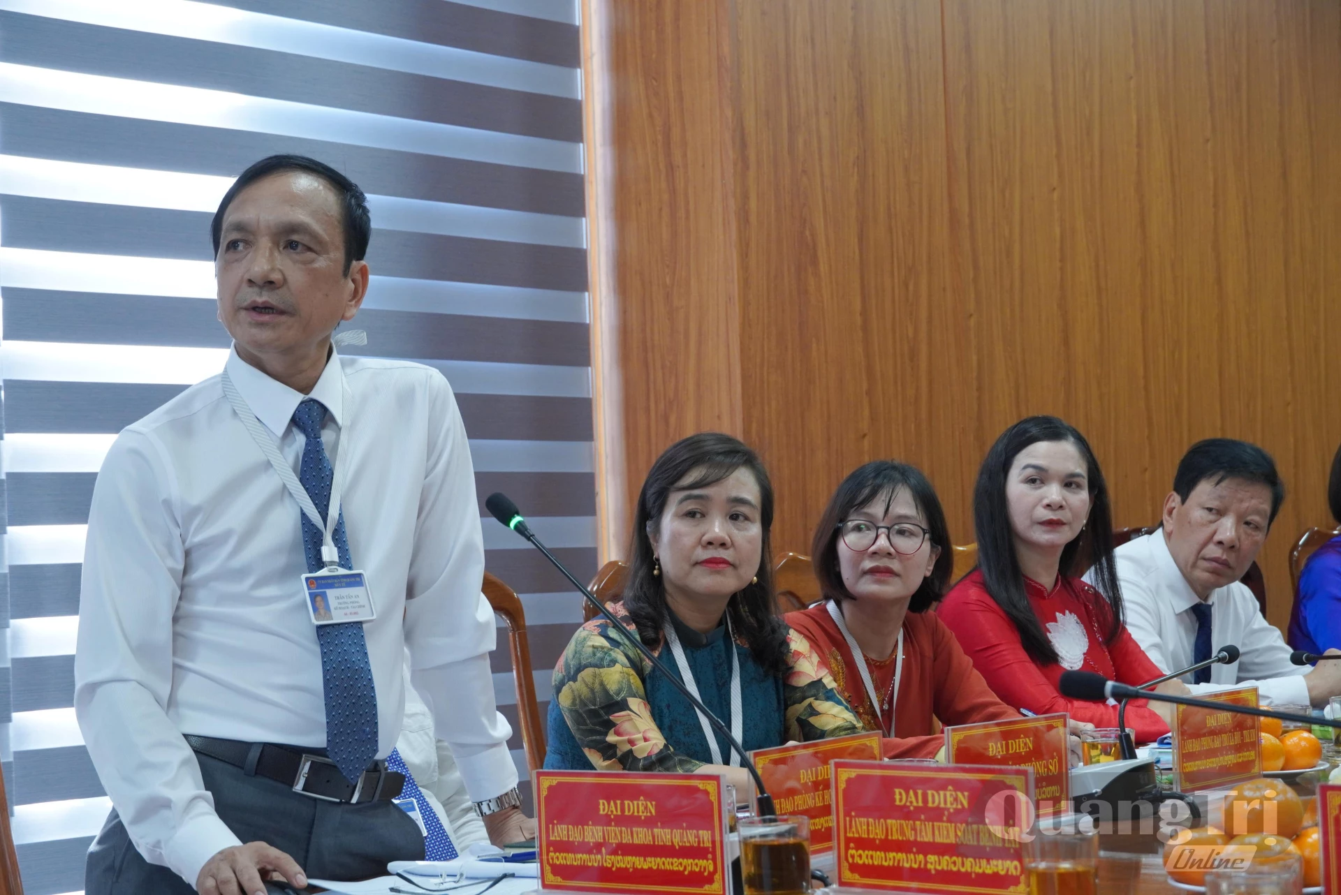 Đại diện Sở Y tế Quảng Trị thông tin về kết quả thực hiện biên bản hội đàm năm 2024-Ảnh: HL