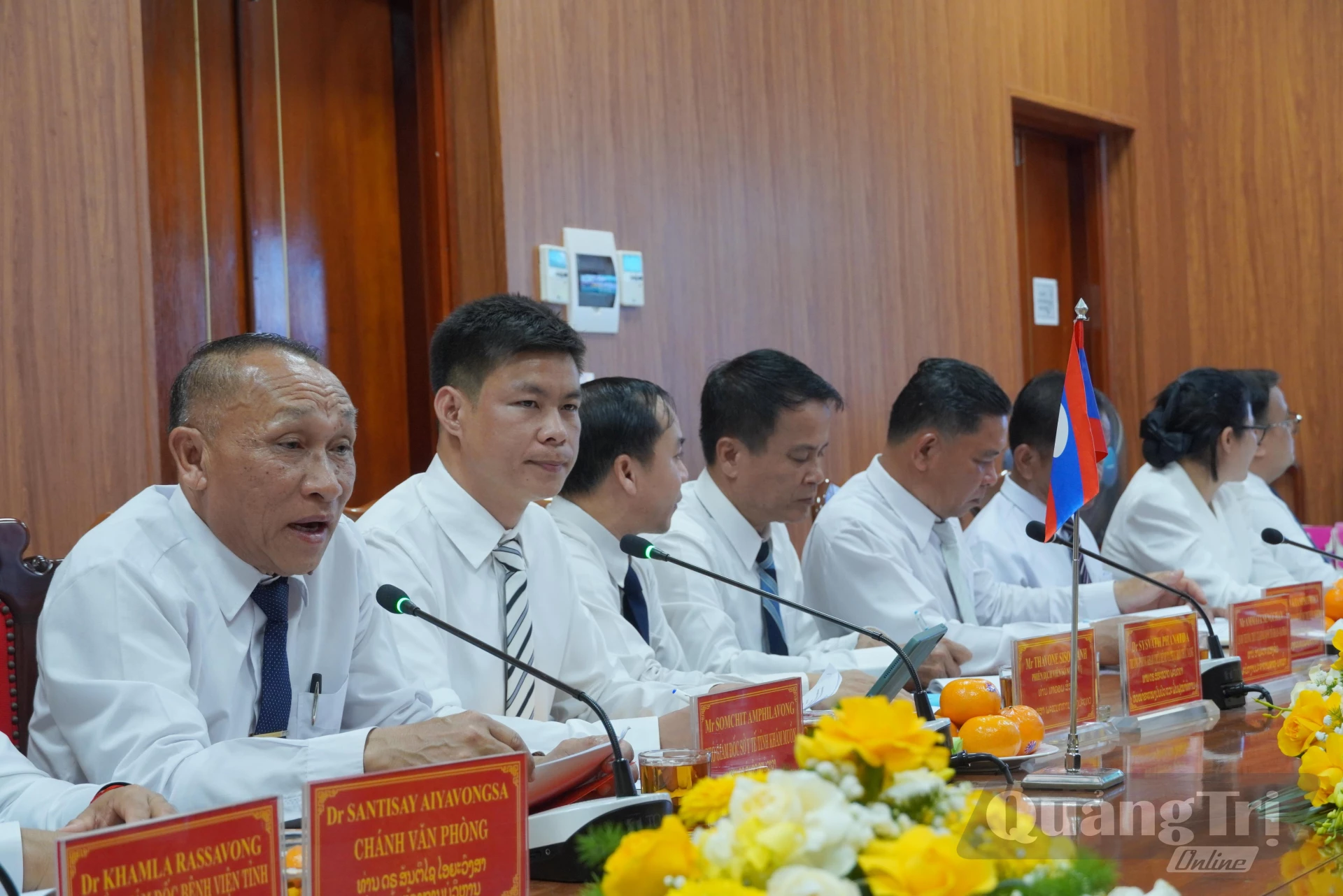 Đại diện lãnh đạo Sở Y tế tỉnh Khăm Muồn phát biểu tại buổi hội đàm-Ảnh: HL