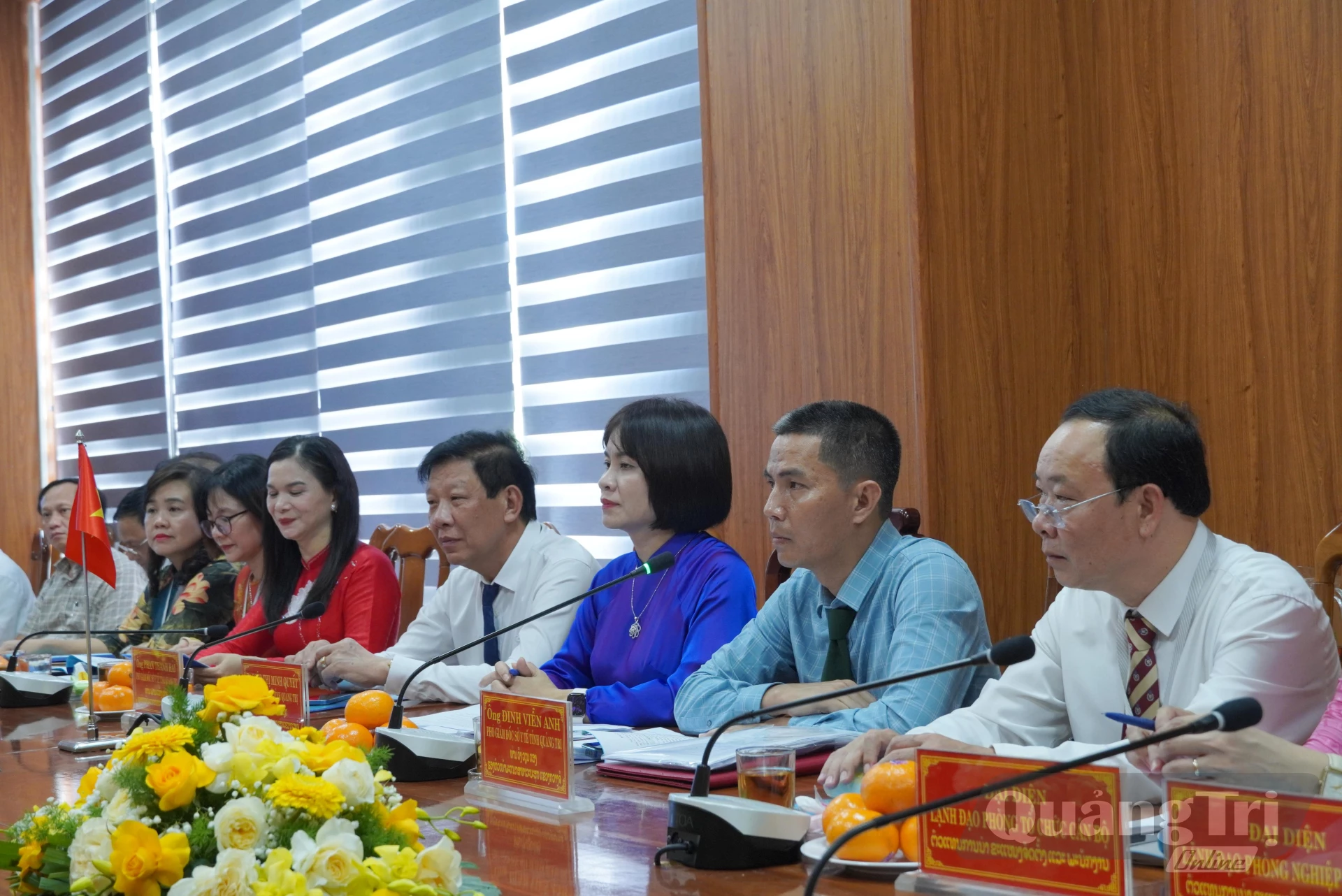 Các đại biểu đoàn công tác Sở Y tế Quảng Trị dự buổi hội đàm-Ảnh: HL