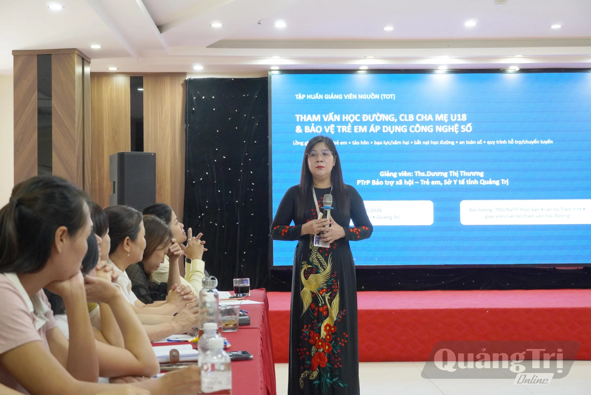 Trong ngày đầu tiên, giảng viên truyền đạt kiến thức nền và các kỹ năng cốt lõi-Ảnh: HL