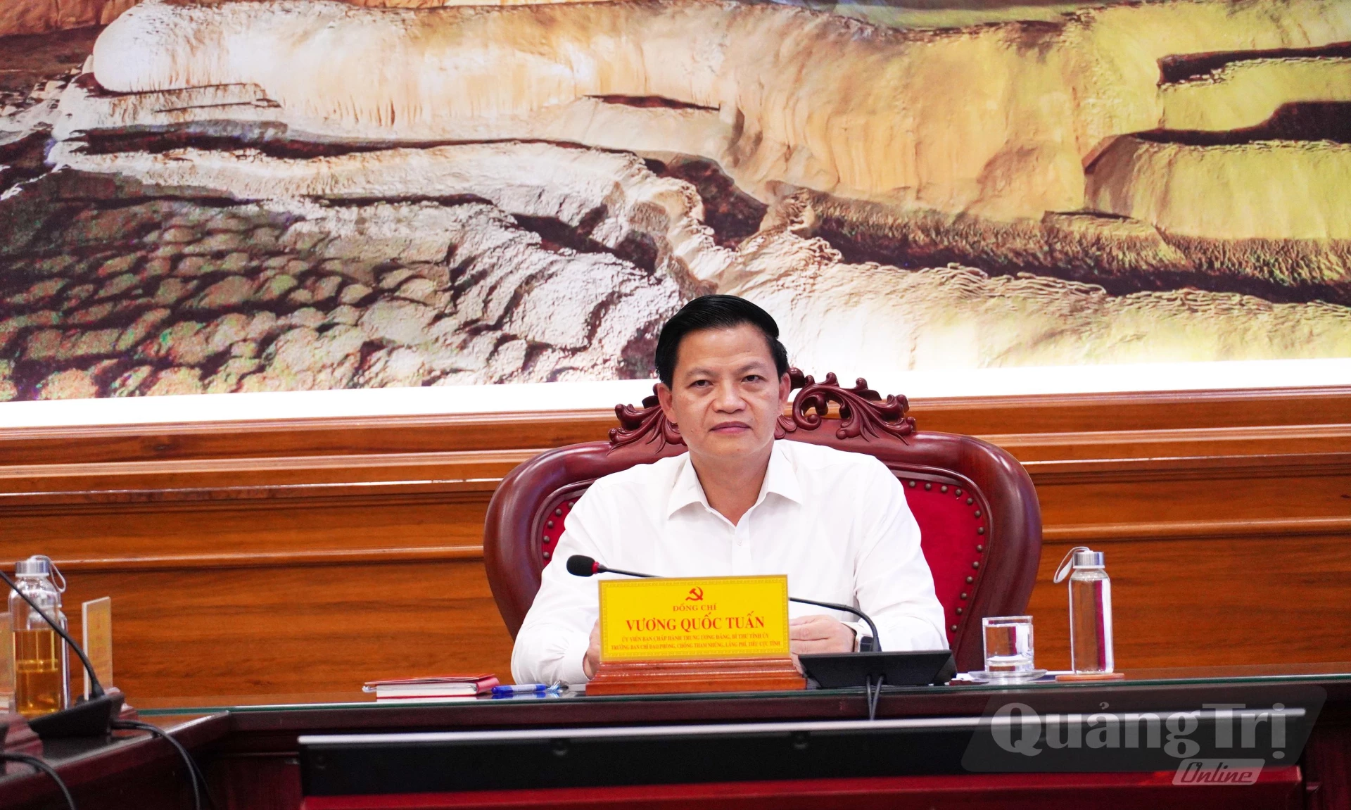 Các đại biểu tham dự phiên họp - Ảnh: X.P