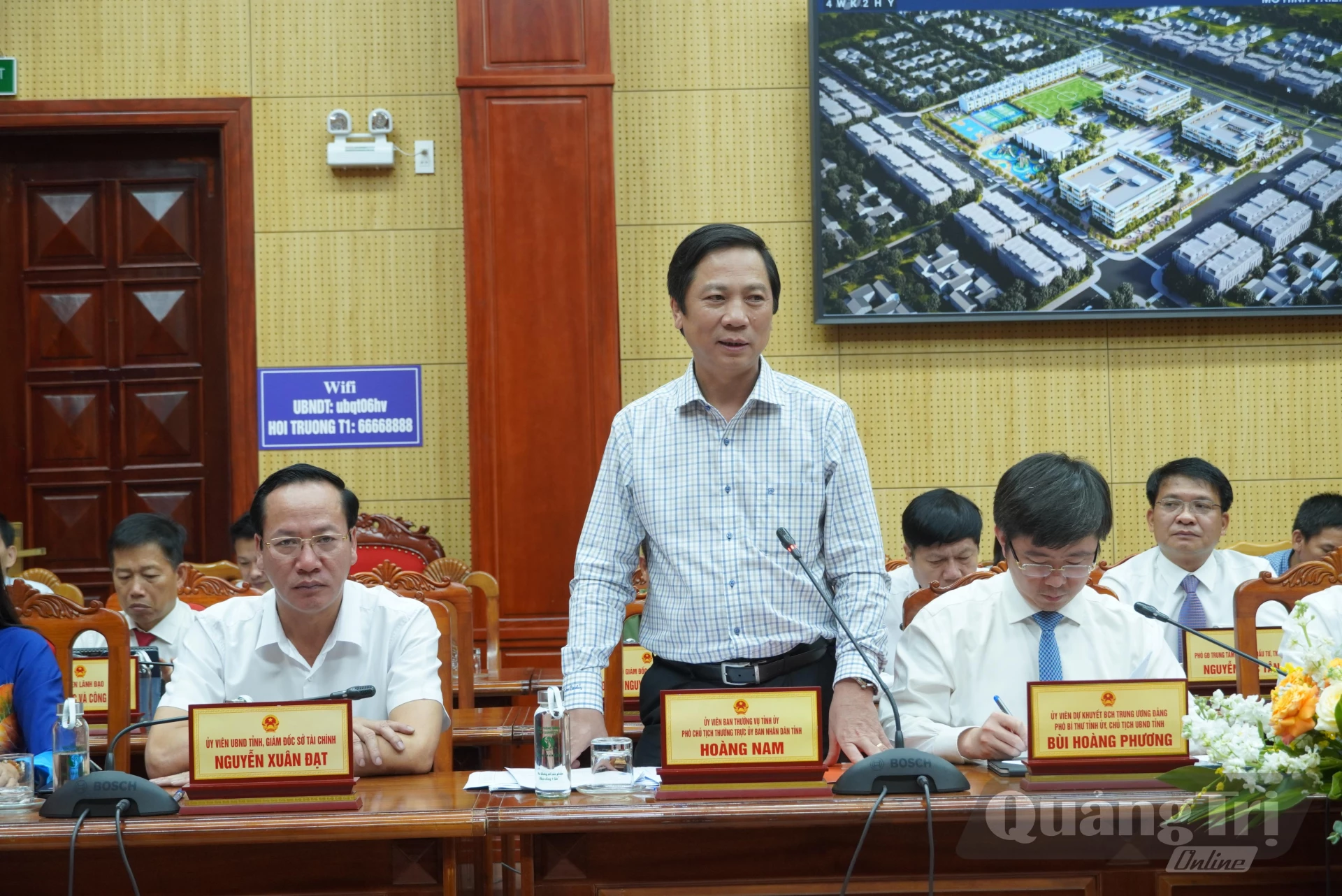 Đồng chí Hoàng Nam,Phó Chủ tịch Thường trực UBND tỉnh phát biểu tại buổi làm việc-Ảnh: HL