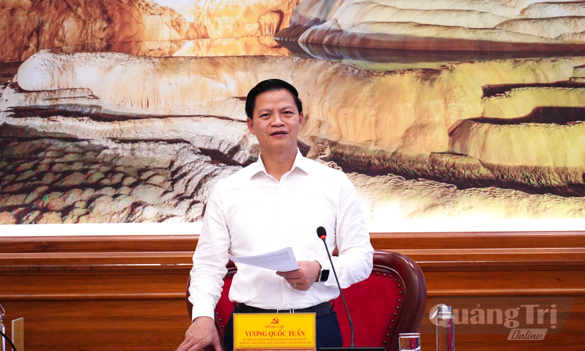 Đồng chí Bí thư Tỉnh uỷ phát biểu chỉ đạo tại phiên họp - Ảnh: X.P