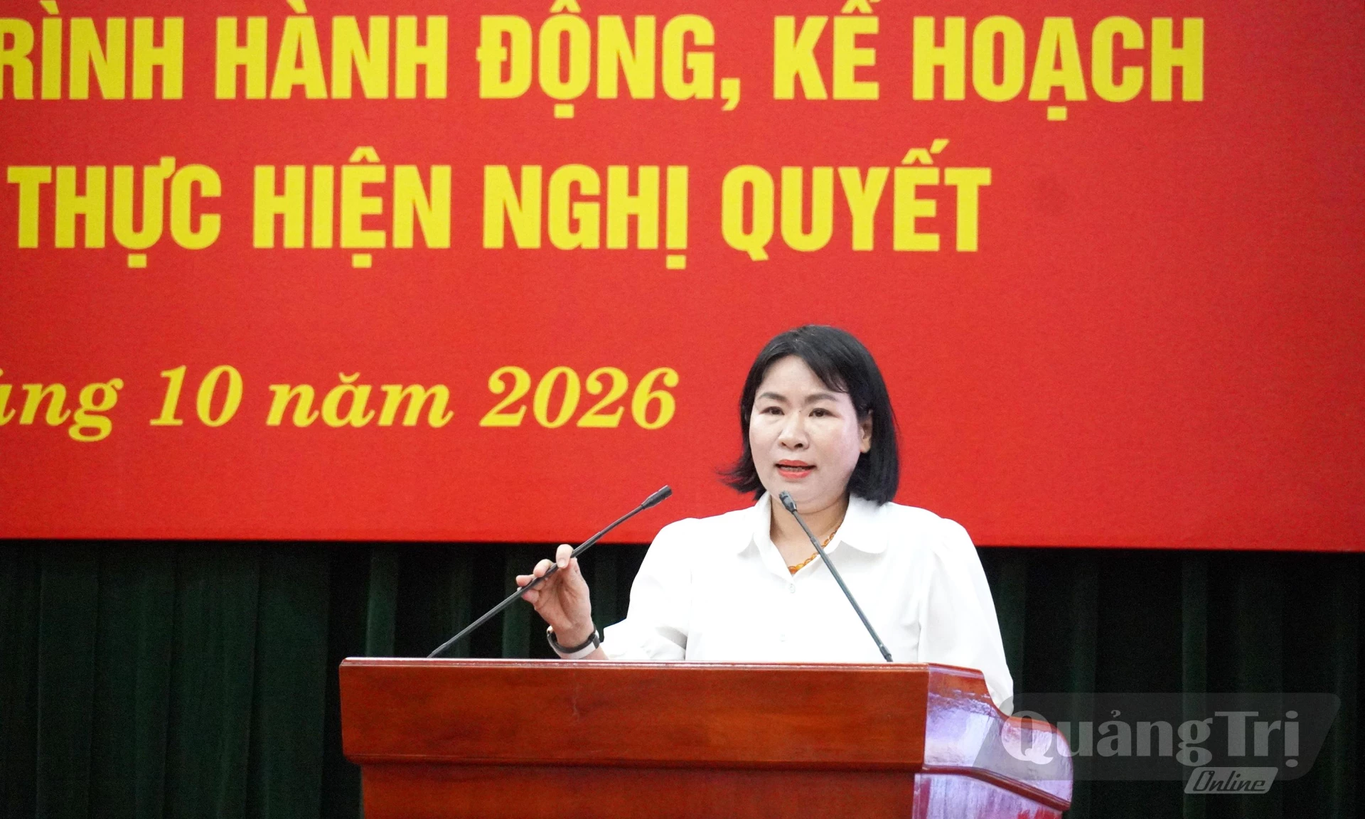 Đồng chí Phạm Thị Minh Huệ, Ủy viên Ban Thường vụ, Chủ nhiệm Ủy ban Kiểm tra Tỉnh uỷ giới thiệu Chuyên đề 2 - Ảnh: X.P