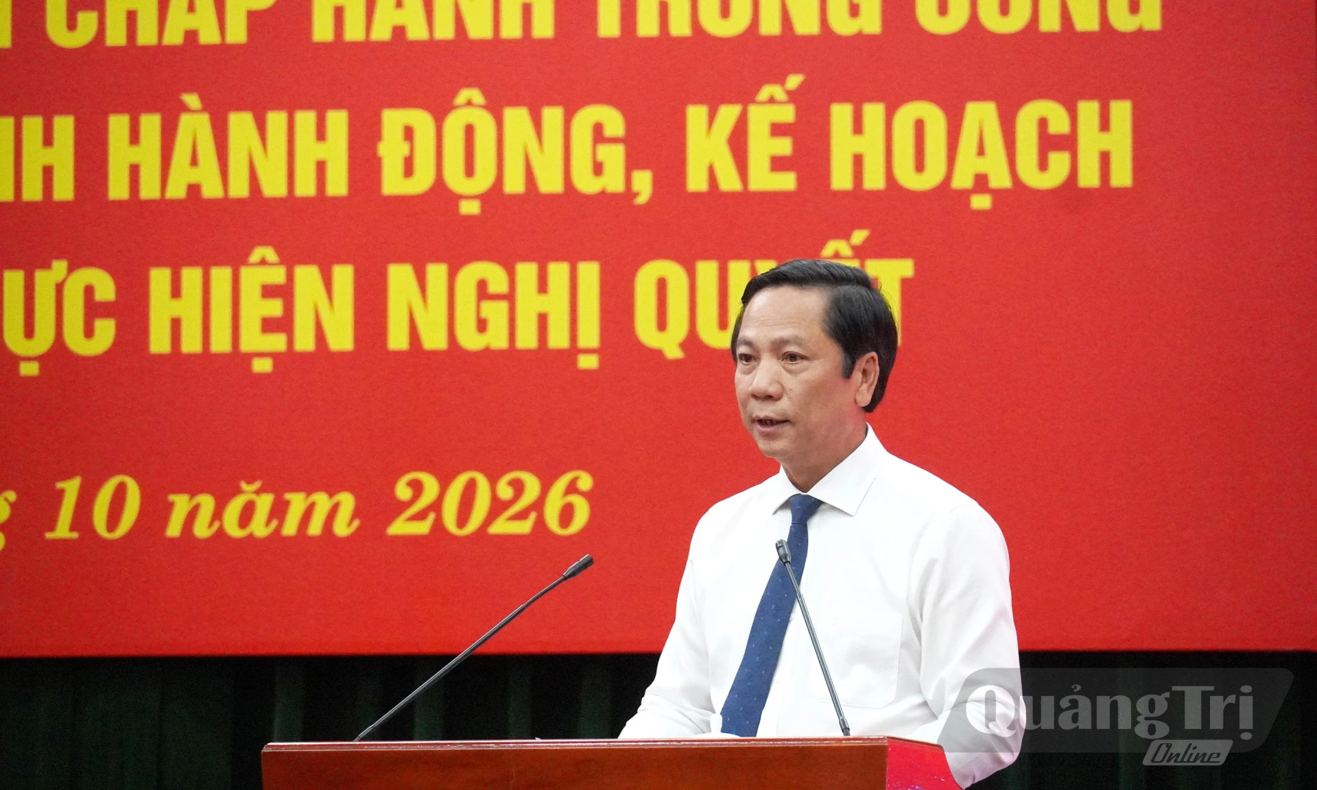 Đồng chí Hoàng Nam, Ủy viên Ban Thường vụ Tỉnh uỷ, Phó Chủ tịch Thường trực UBND tỉnh giới thiệu Chuyên đề 3 - Ảnh: X.P
