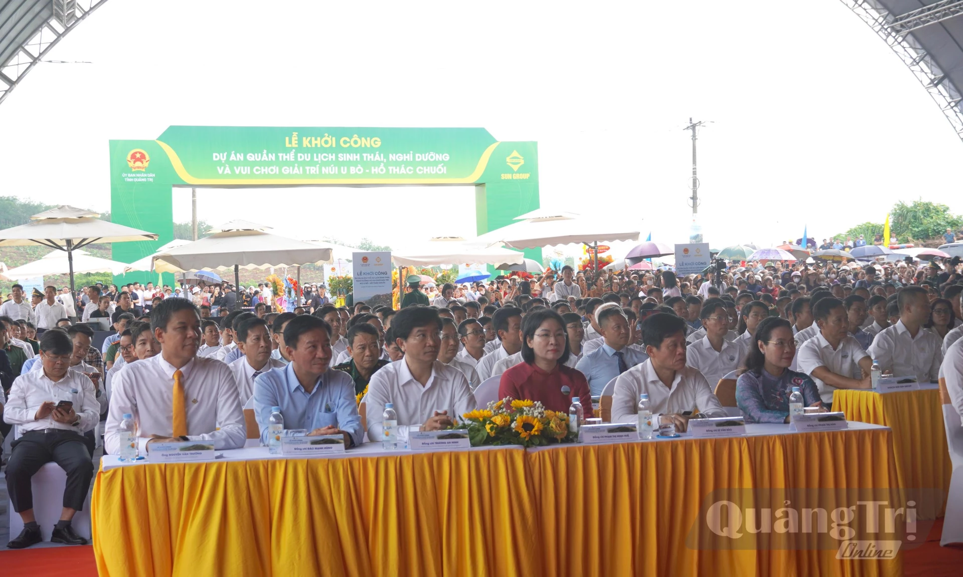 Các đại biểu dự lễ khởi công - Ảnh: X.P