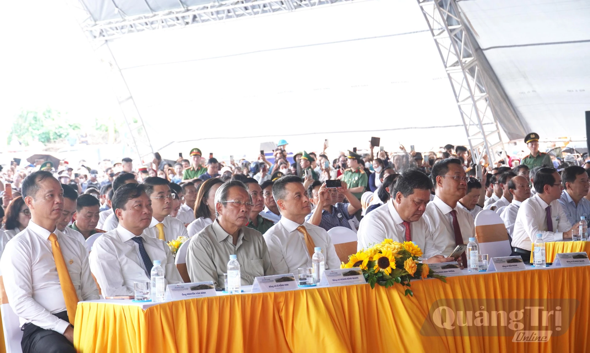 Các đại biểu dự lễ khởi công - Ảnh: X.P